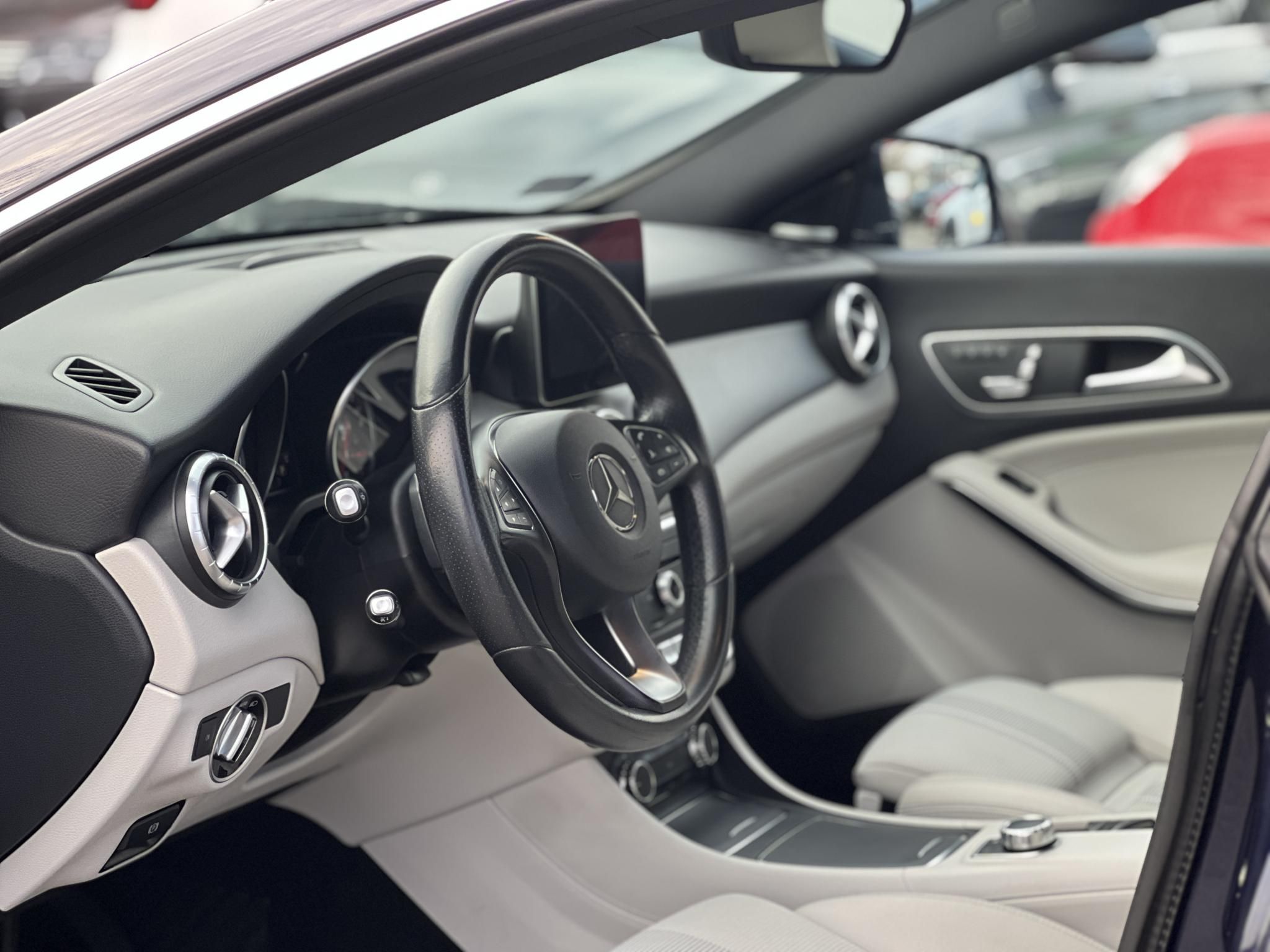 MERCEDES-BENZ CLA 200 7G-DCT M.o.-i. világos belső. harman/kardon. memória. CARPLAY