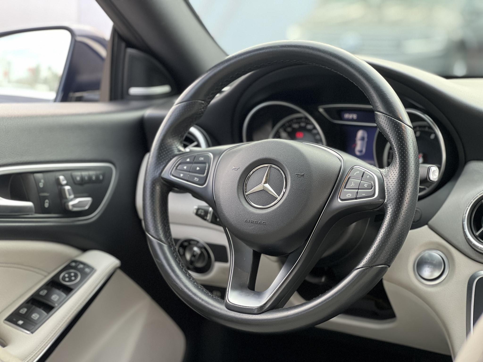 MERCEDES-BENZ CLA 200 7G-DCT M.o.-i. világos belső. harman/kardon. memória. CARPLAY