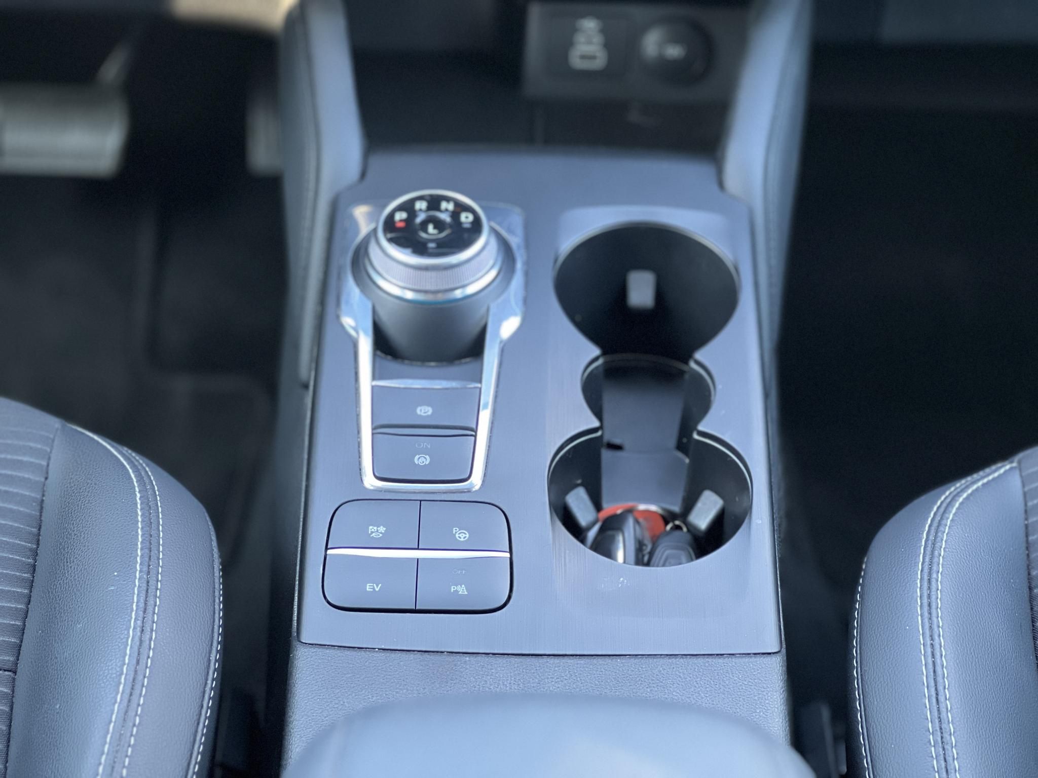 FORD KUGA 2.5 PHEV Titanium X CVT 40e km. Bang and Olufsen. Carplay. Ülésfűtés. Kifogástalan állapot!