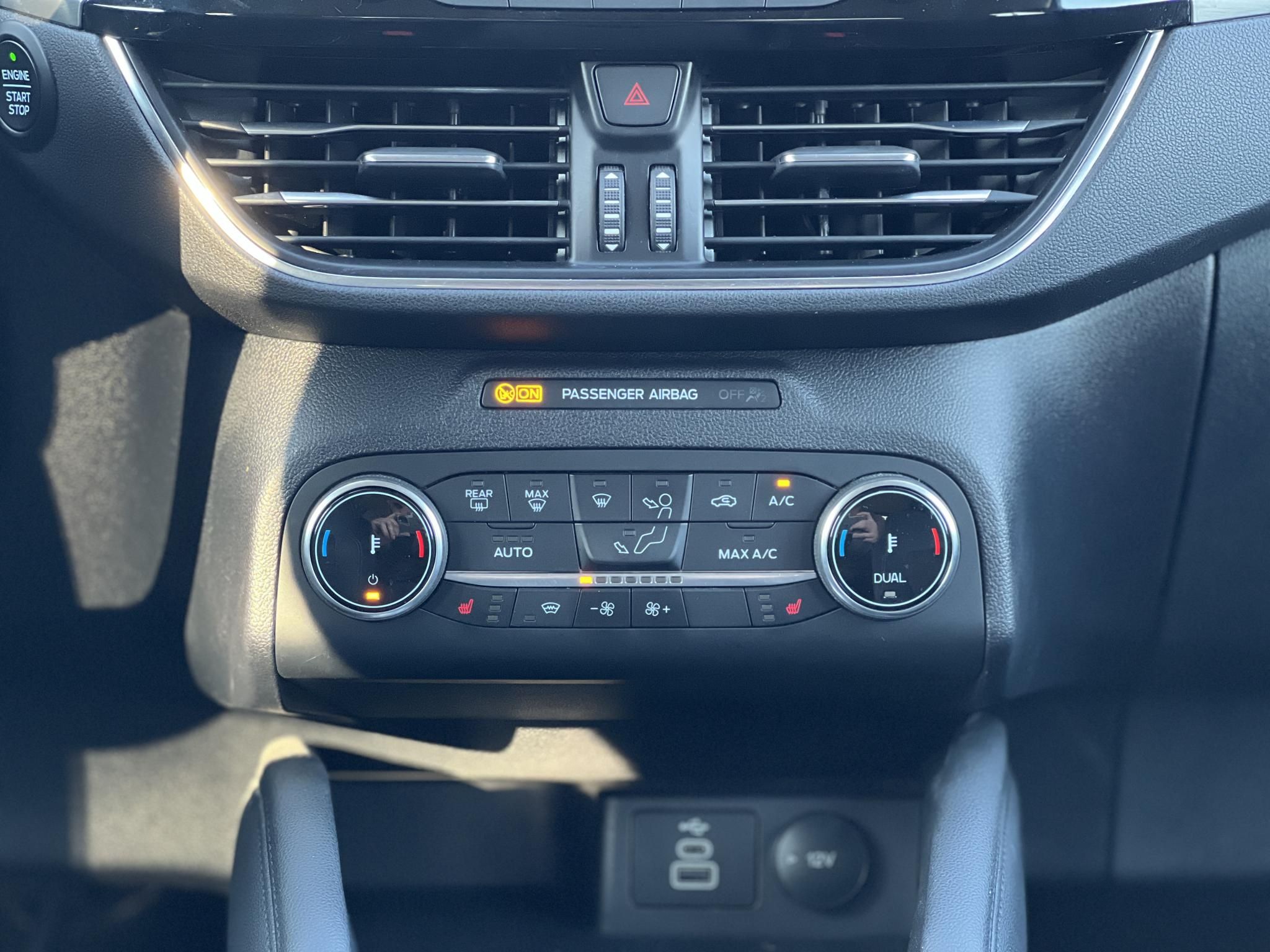 FORD KUGA 2.5 PHEV Titanium X CVT 40e km. Bang and Olufsen. Carplay. Ülésfűtés. Kifogástalan állapot!