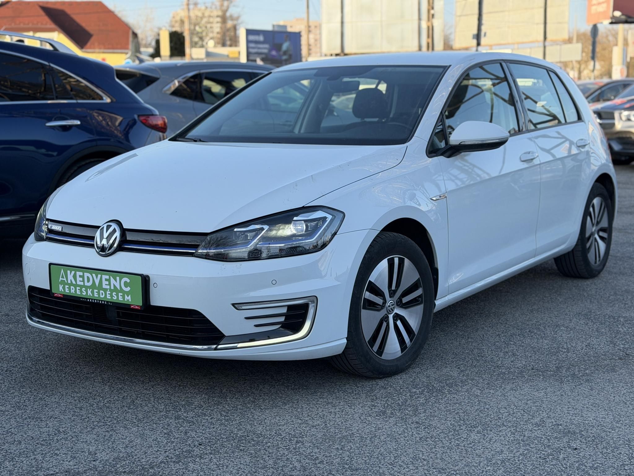 VOLKSWAGEN GOLF VII e-Golf Edition 120e km. 230km hatótáv. 2 töltő kábel. CARPLAY!