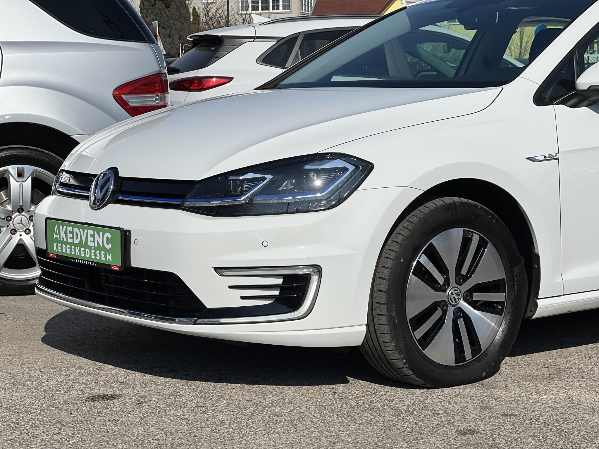 VOLKSWAGEN GOLF VII e-Golf Edition 120e km. 230km hatótáv. 2 töltő kábel. CARPLAY!