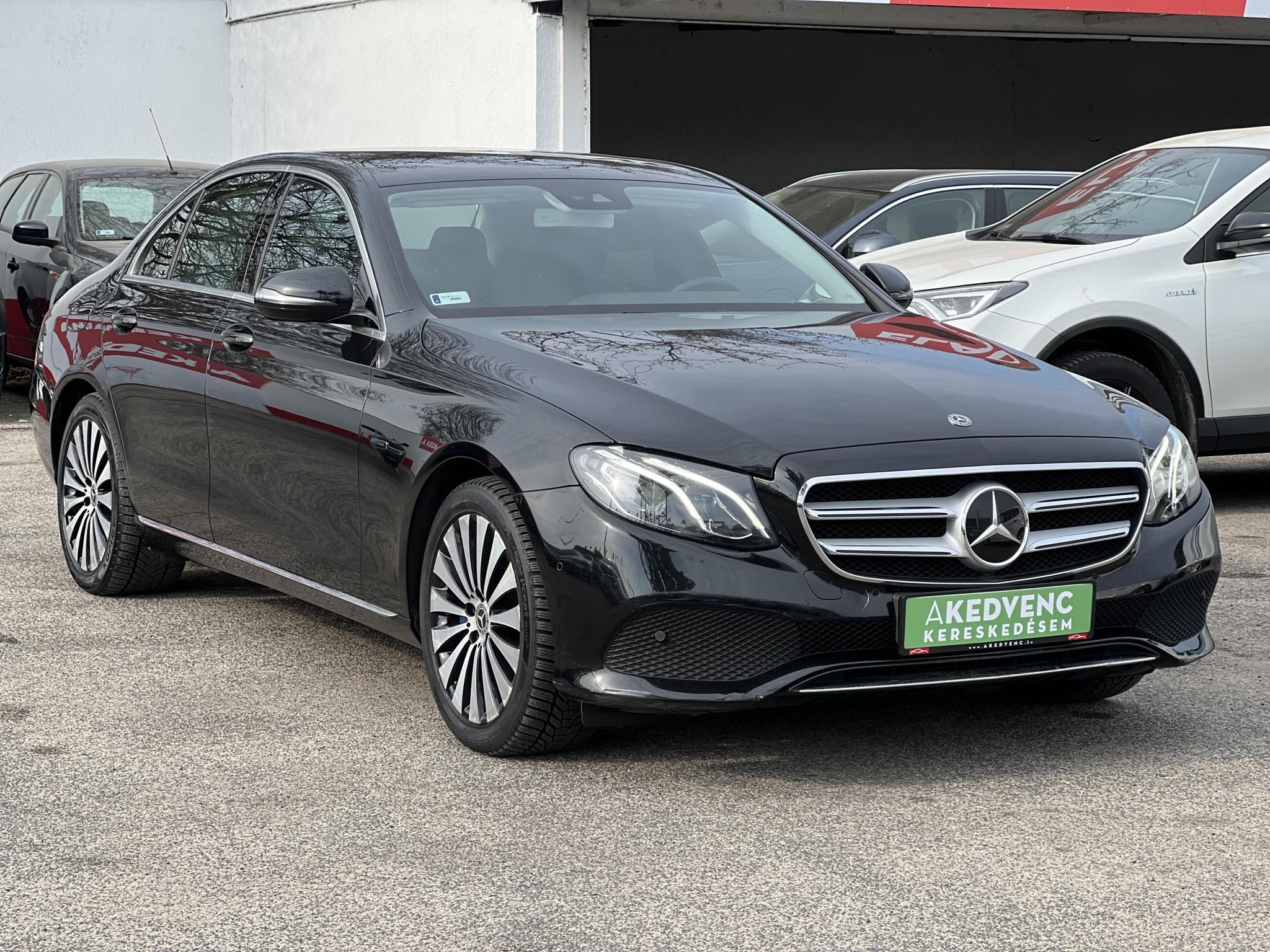 MERCEDES-BENZ E 350 e 9G-TRONIC 150e km. Bőr belső. kamera. frissen szervizelt