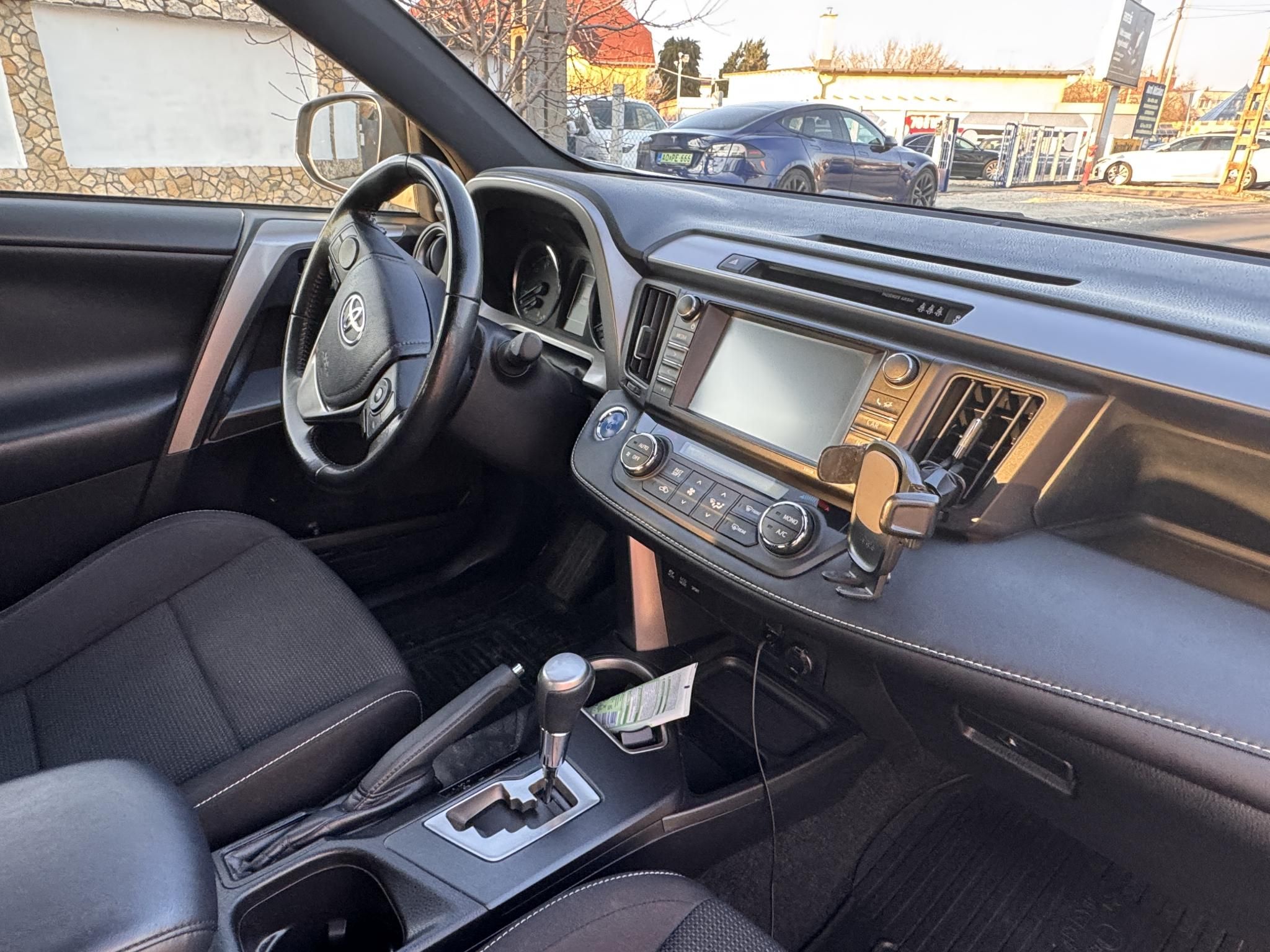 TOYOTA RAV 4 Rav4 2.5 Hybrid Selection MY18 e-CVT 121e km. megkímélt. Hybrid garancia!