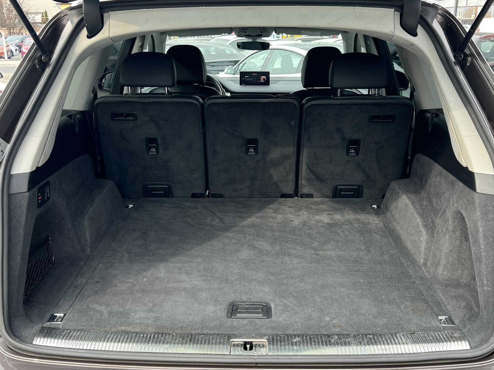 AUDI Q7 3.0 V6 TDI quattro Tiptronic ic M.o.i. 1.tul. rendszeresen karbantartott. vezérlés cserélve!