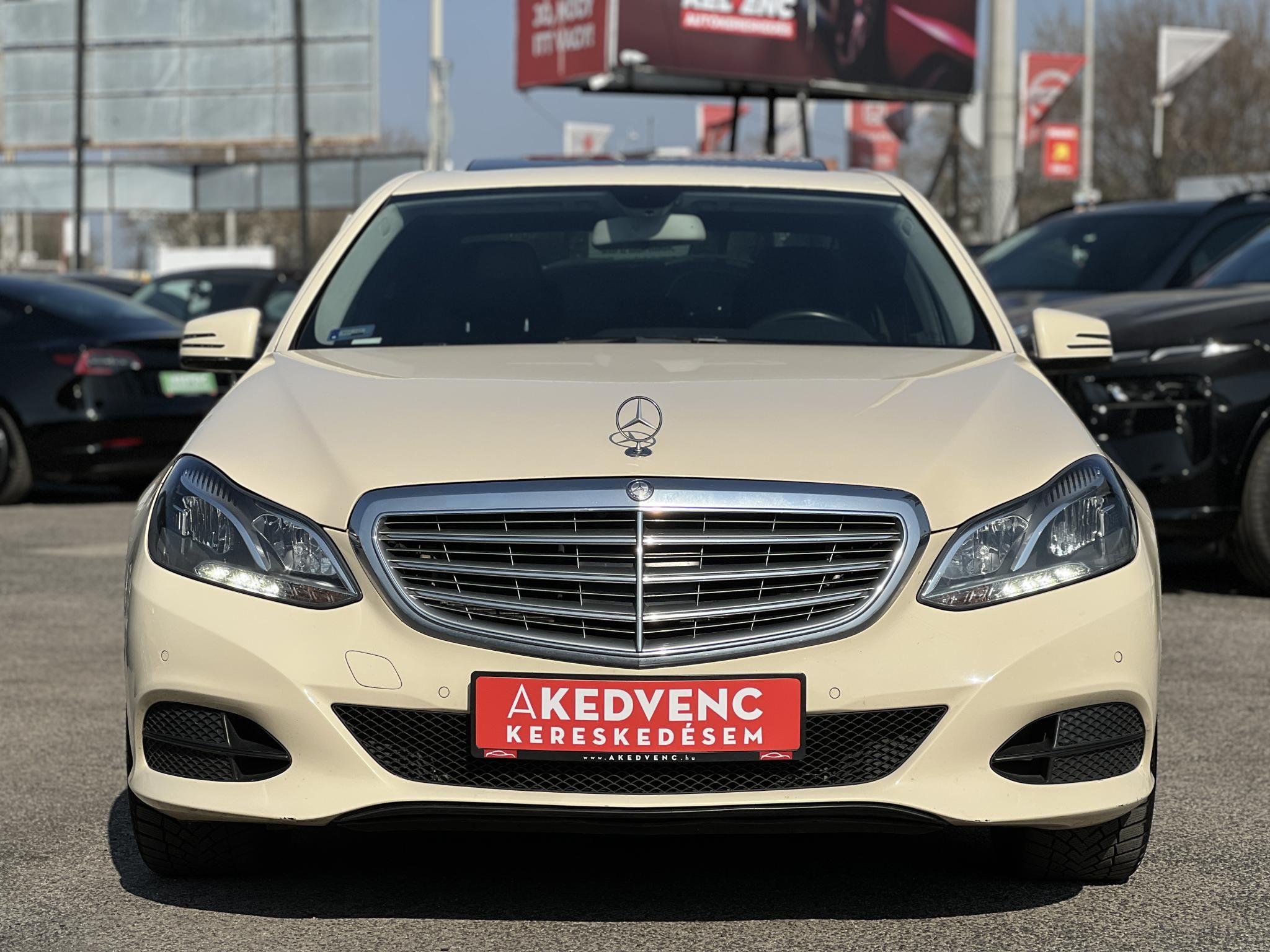 MERCEDES-BENZ E-OSZTÁLY E 200 Avantgarde (Automata) Napfénytető Ülésfűtés F1 váltó Bőr belső Ex taxi a legjobb áron!