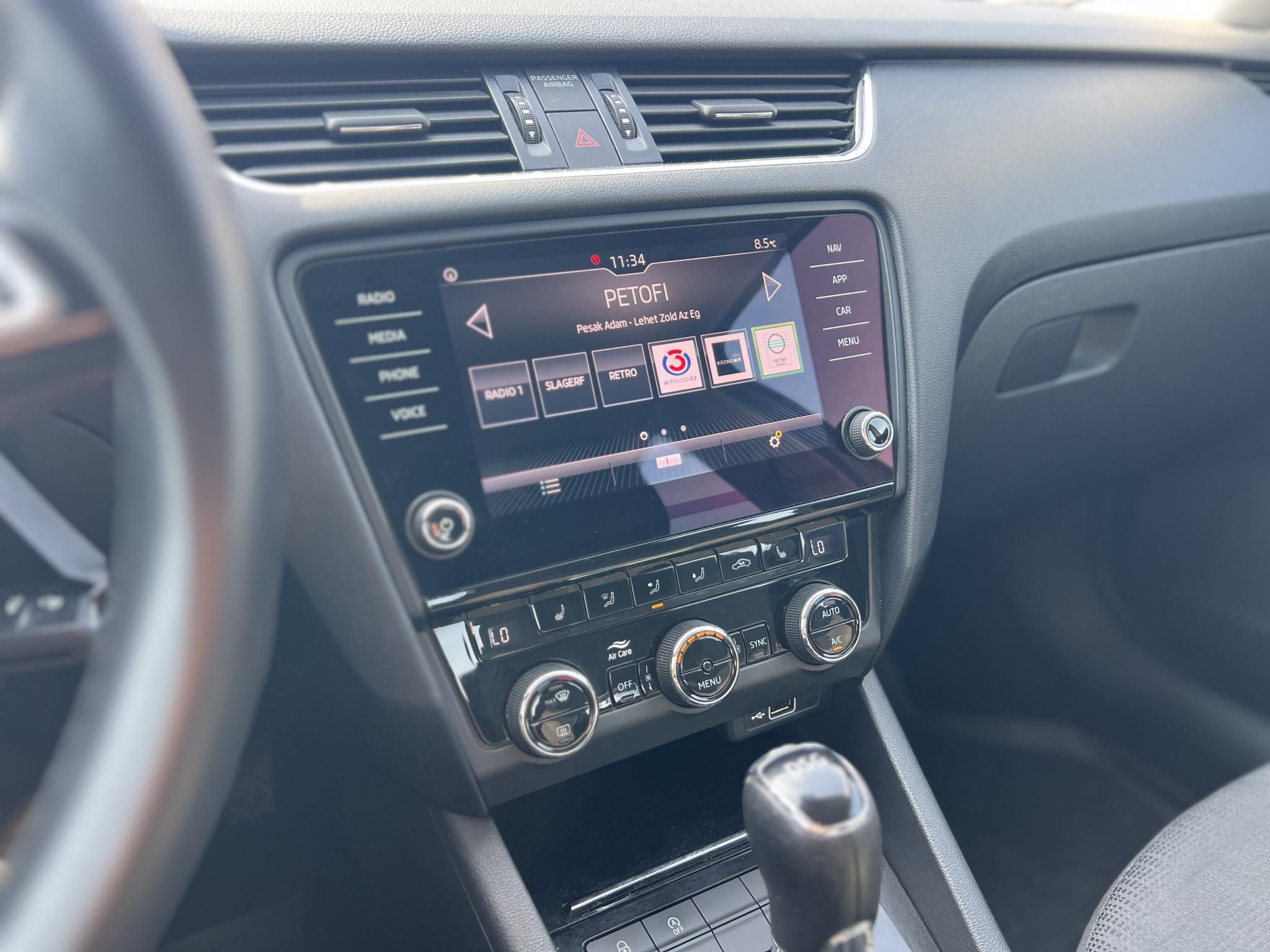 SKODA OCTAVIA 1.4 TSI Style DSG M.o.-i. sérülésmentes. CARPLAY!