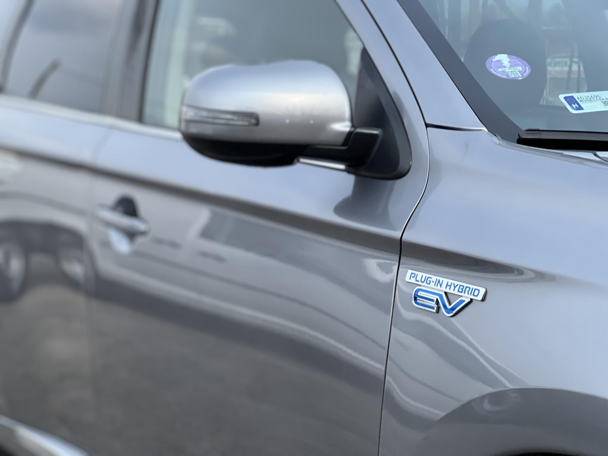 MITSUBISHI OUTLANDER 2.4 PHEV Instyle Premium 4WD CVT Magasan felszerelt. akár 40km elektromos hatótáv!