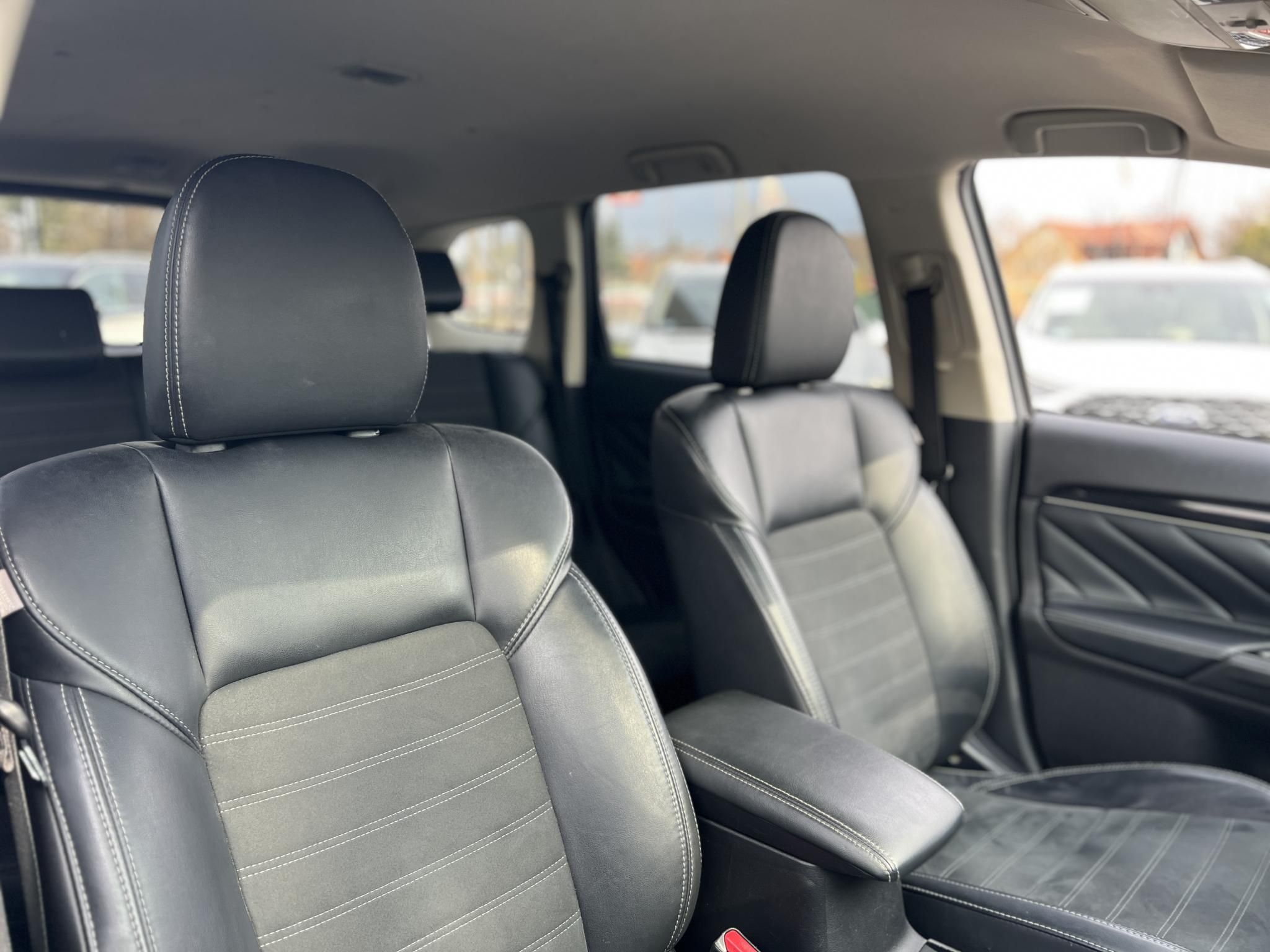 MITSUBISHI OUTLANDER 2.4 PHEV Instyle Premium 4WD CVT Magasan felszerelt. akár 40km elektromos hatótáv!