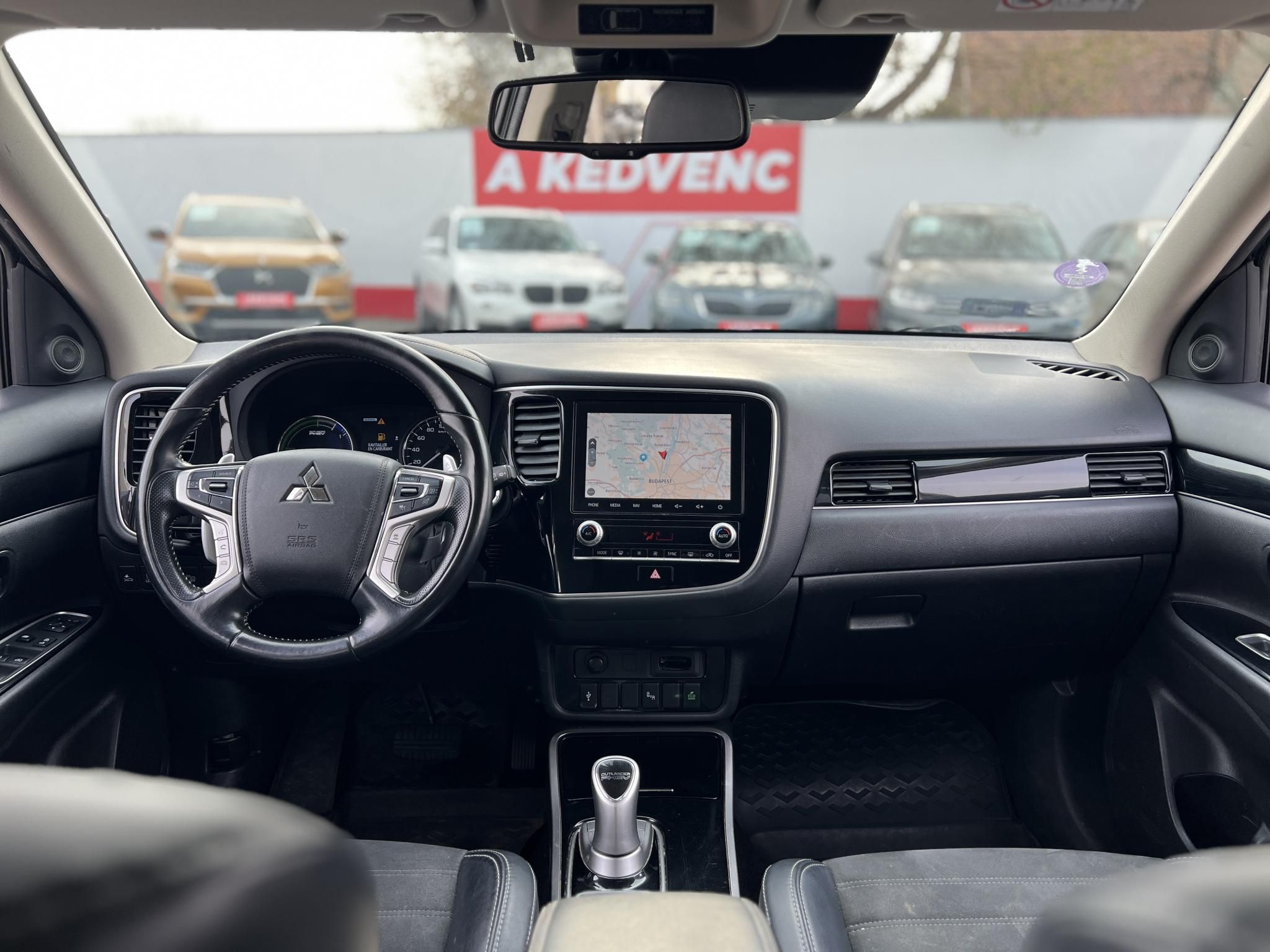 MITSUBISHI OUTLANDER 2.4 PHEV Instyle Premium 4WD CVT Magasan felszerelt. akár 40km elektromos hatótáv!