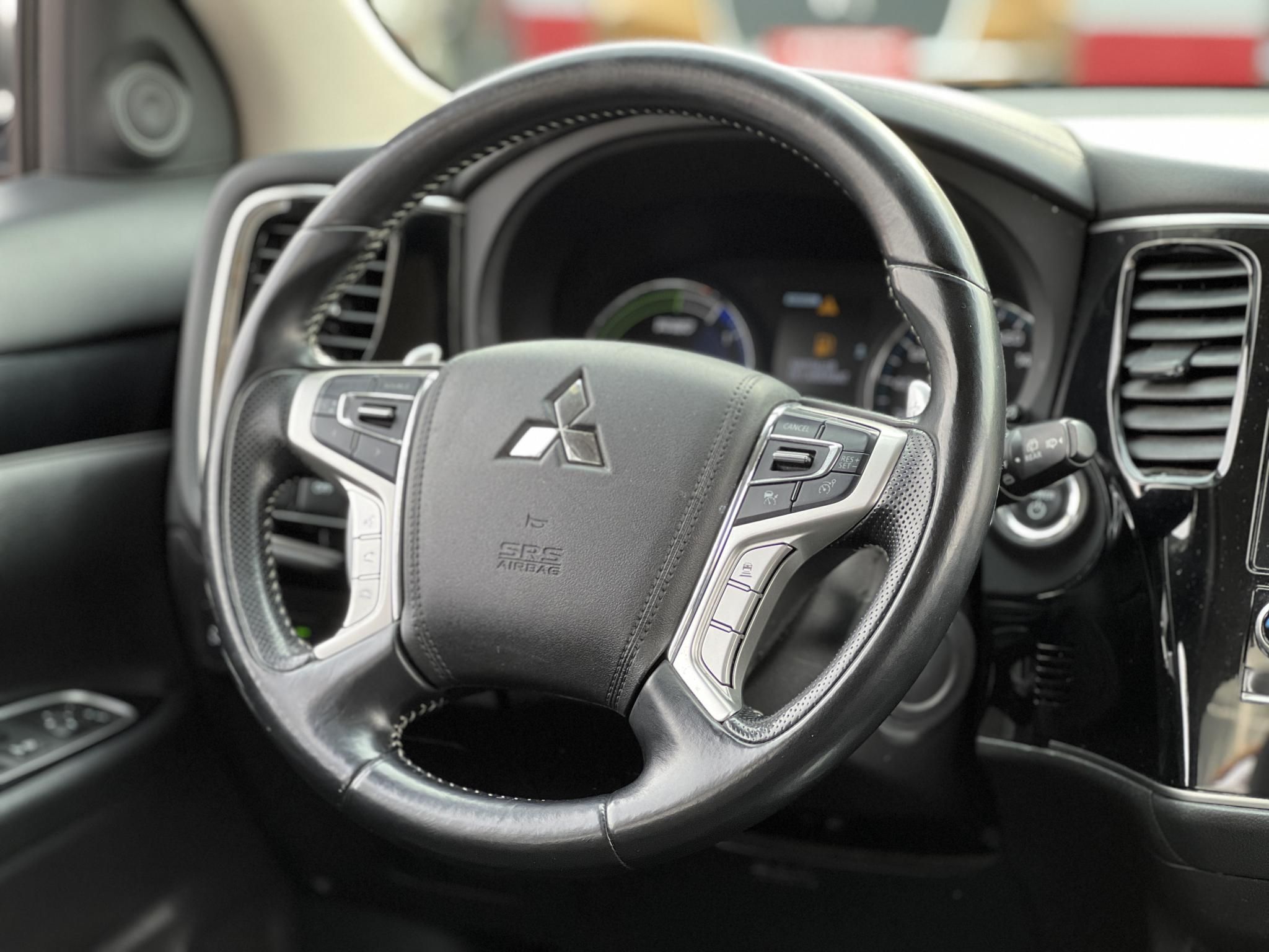 MITSUBISHI OUTLANDER 2.4 PHEV Instyle Premium 4WD CVT Magasan felszerelt. akár 40km elektromos hatótáv!