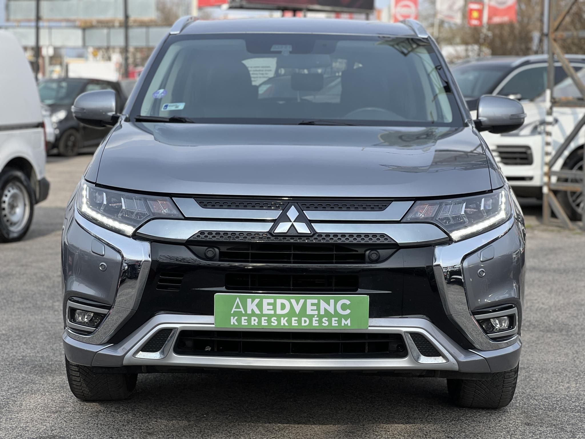 MITSUBISHI OUTLANDER 2.4 PHEV Instyle Premium 4WD CVT Magasan felszerelt. akár 40km elektromos hatótáv!