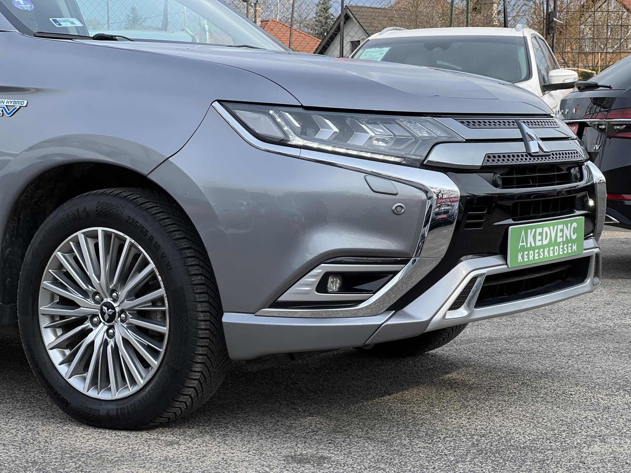 MITSUBISHI OUTLANDER 2.4 PHEV Instyle Premium 4WD CVT Magasan felszerelt. akár 40km elektromos hatótáv!