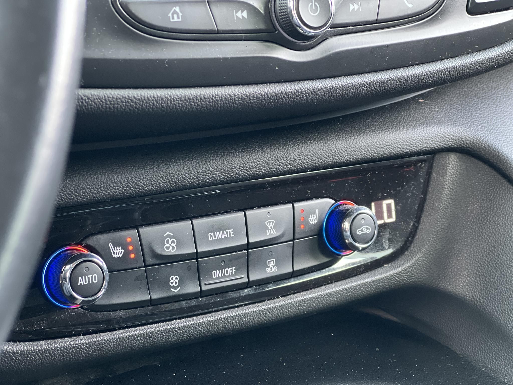 OPEL INSIGNIA Sports Tourer 1.5 Edition Start Stop M.o.-i. sérülésmentes. 4 évszakos gumik. CARPLAY!