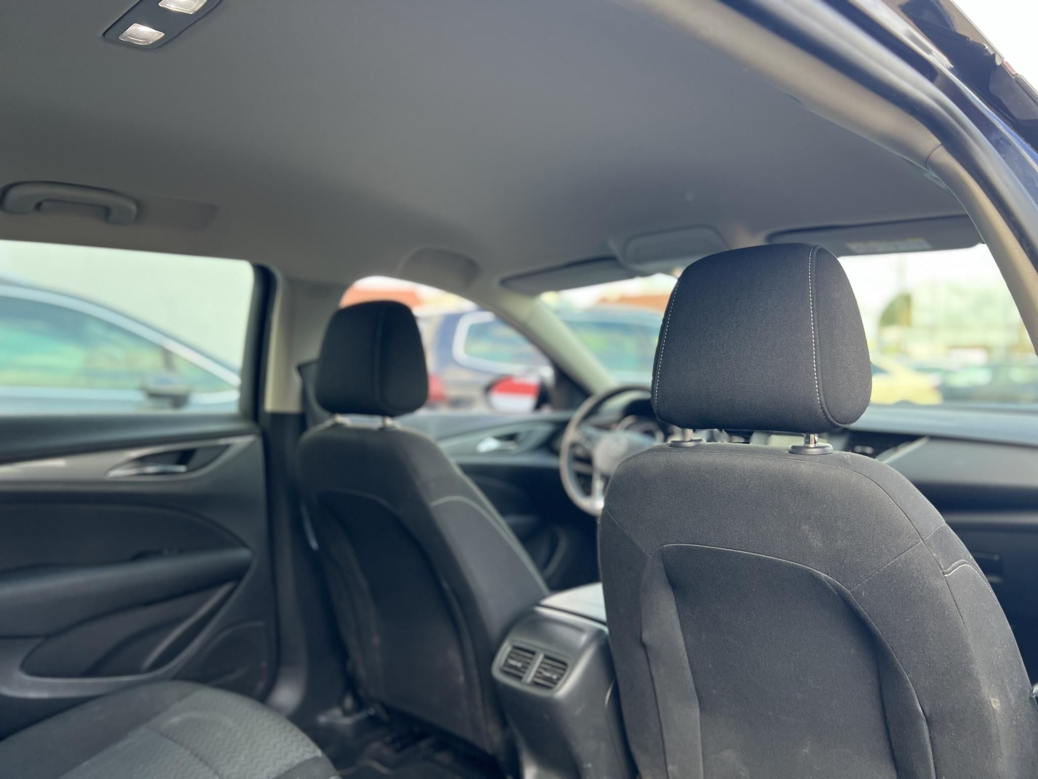 OPEL INSIGNIA Sports Tourer 1.5 Edition Start Stop M.o.-i. sérülésmentes. 4 évszakos gumik. CARPLAY!