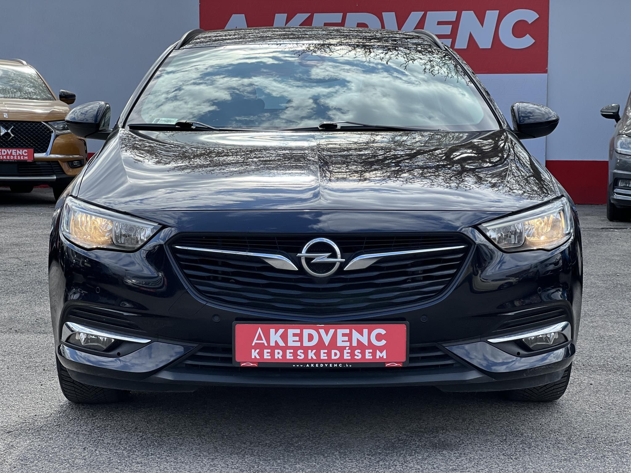 OPEL INSIGNIA Sports Tourer 1.5 Edition Start Stop M.o.-i. sérülésmentes. 4 évszakos gumik. CARPLAY!