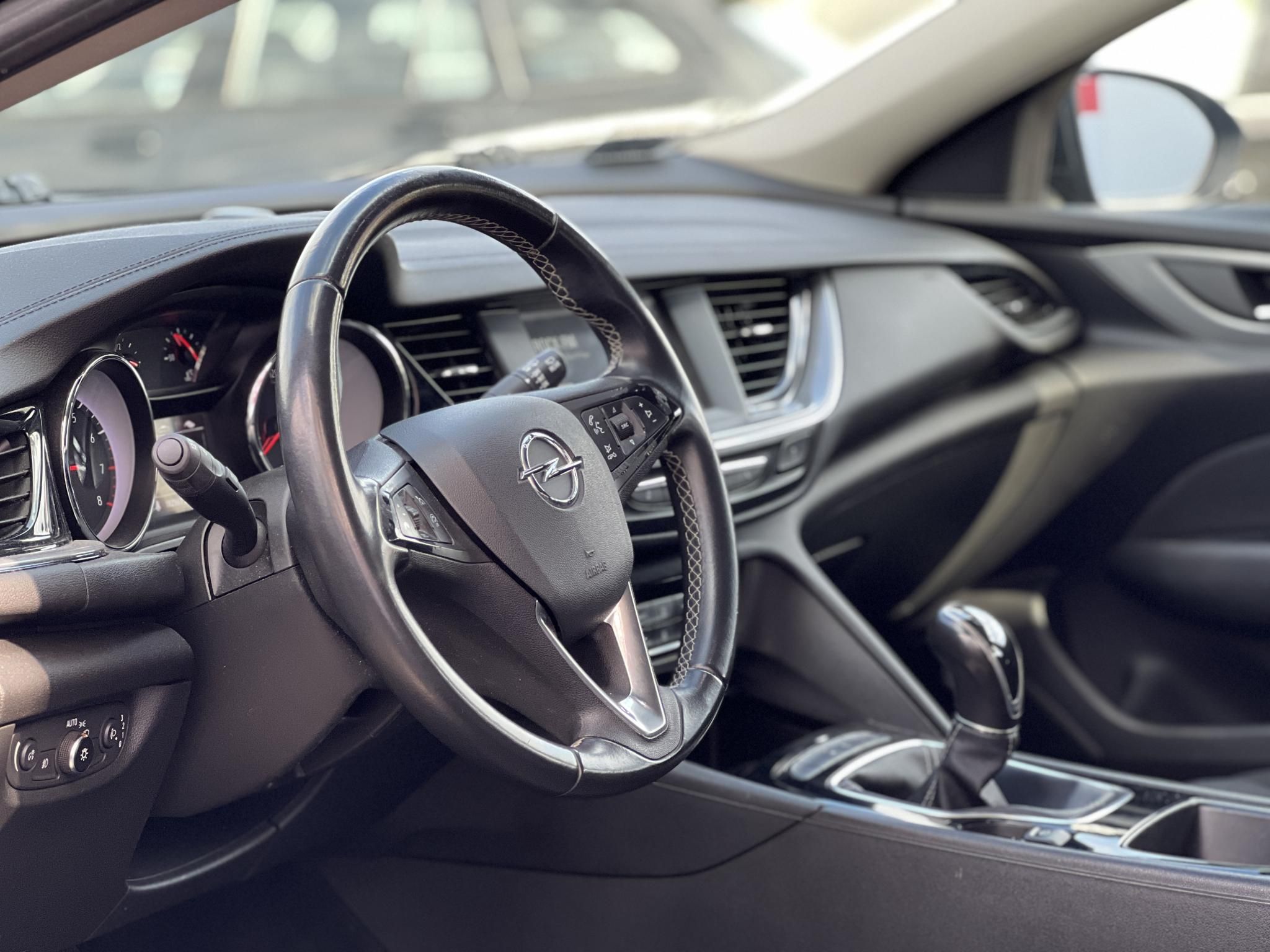 OPEL INSIGNIA Sports Tourer 1.5 Edition Start Stop M.o.-i. sérülésmentes. 4 évszakos gumik. CARPLAY!