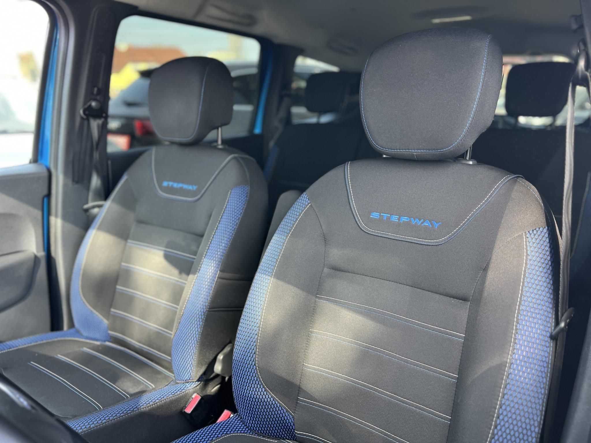 DACIA LODGY 1.5 Blue dCi Stepway (7 személyes ) 50e km. M.o.-i. 1.tul. CarPlay. Kitünő állapot!