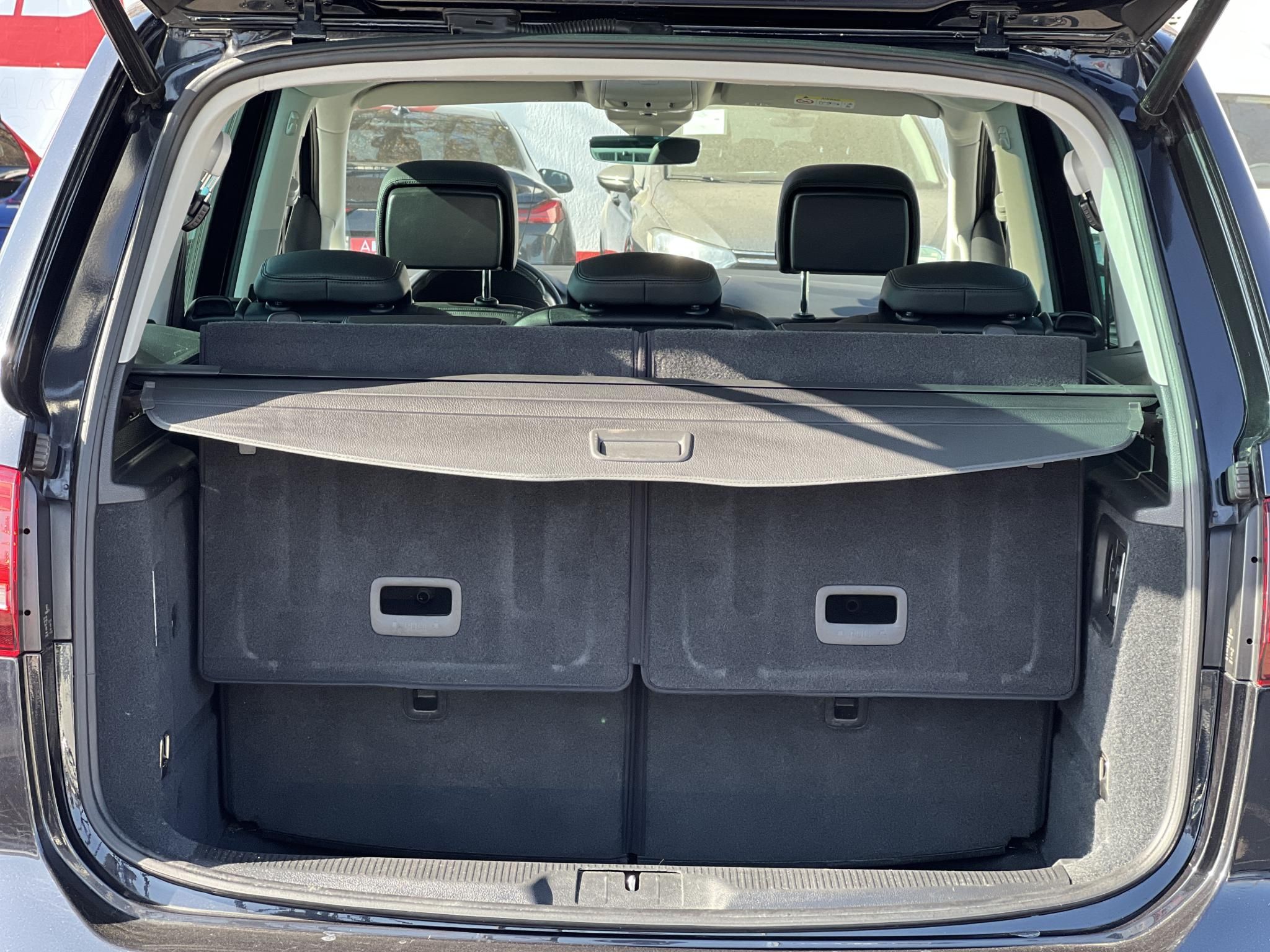 VOLKSWAGEN SHARAN 2.0 TDI BMT SCR Highline DSG [7 személy] Dynaudio. ülésmemória. Carplay. pano. vonóhorog. kamera. stb