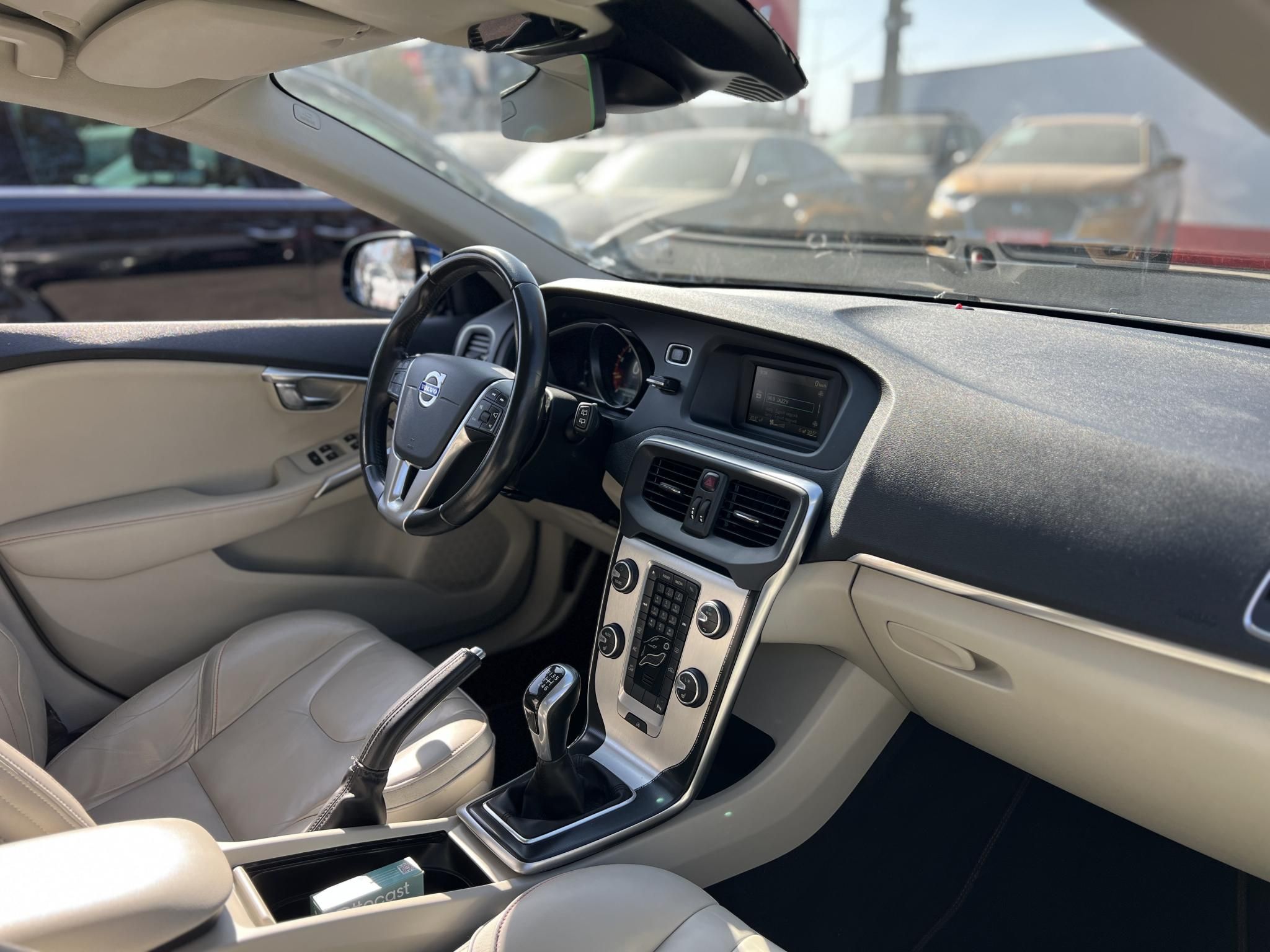 VOLVO V40 1.6 T3 Ocean Race