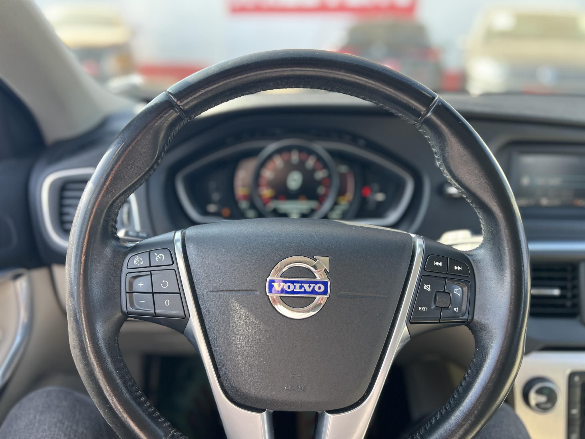 VOLVO V40 1.6 T3 Ocean Race