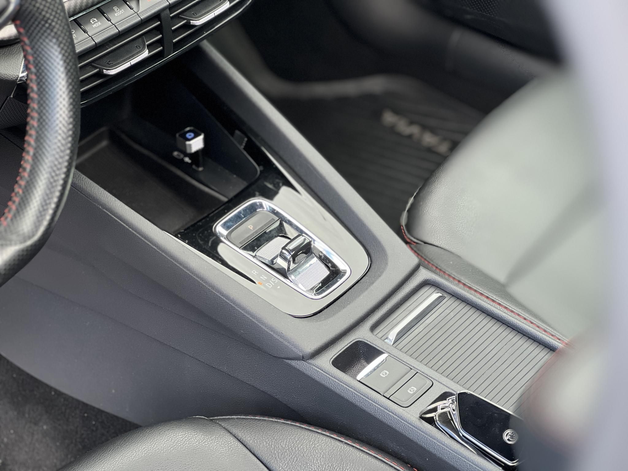 SKODA OCTAVIA Combi 2.0 TDI SCR RS DSG Magyarországi. Gyári fényezés. Végig vezetett szervizkönyv!