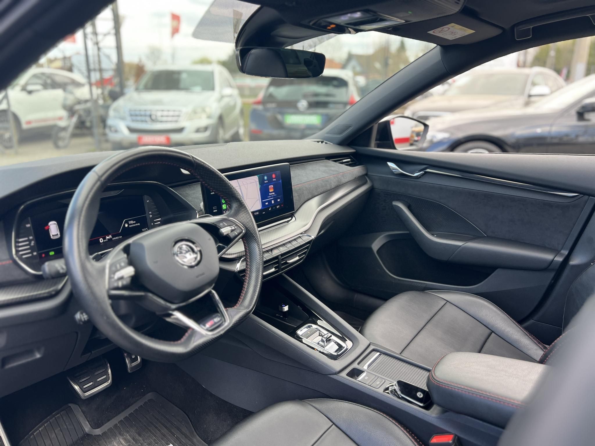 SKODA OCTAVIA Combi 2.0 TDI SCR RS DSG Magyarországi. Gyári fényezés. Végig vezetett szervizkönyv!