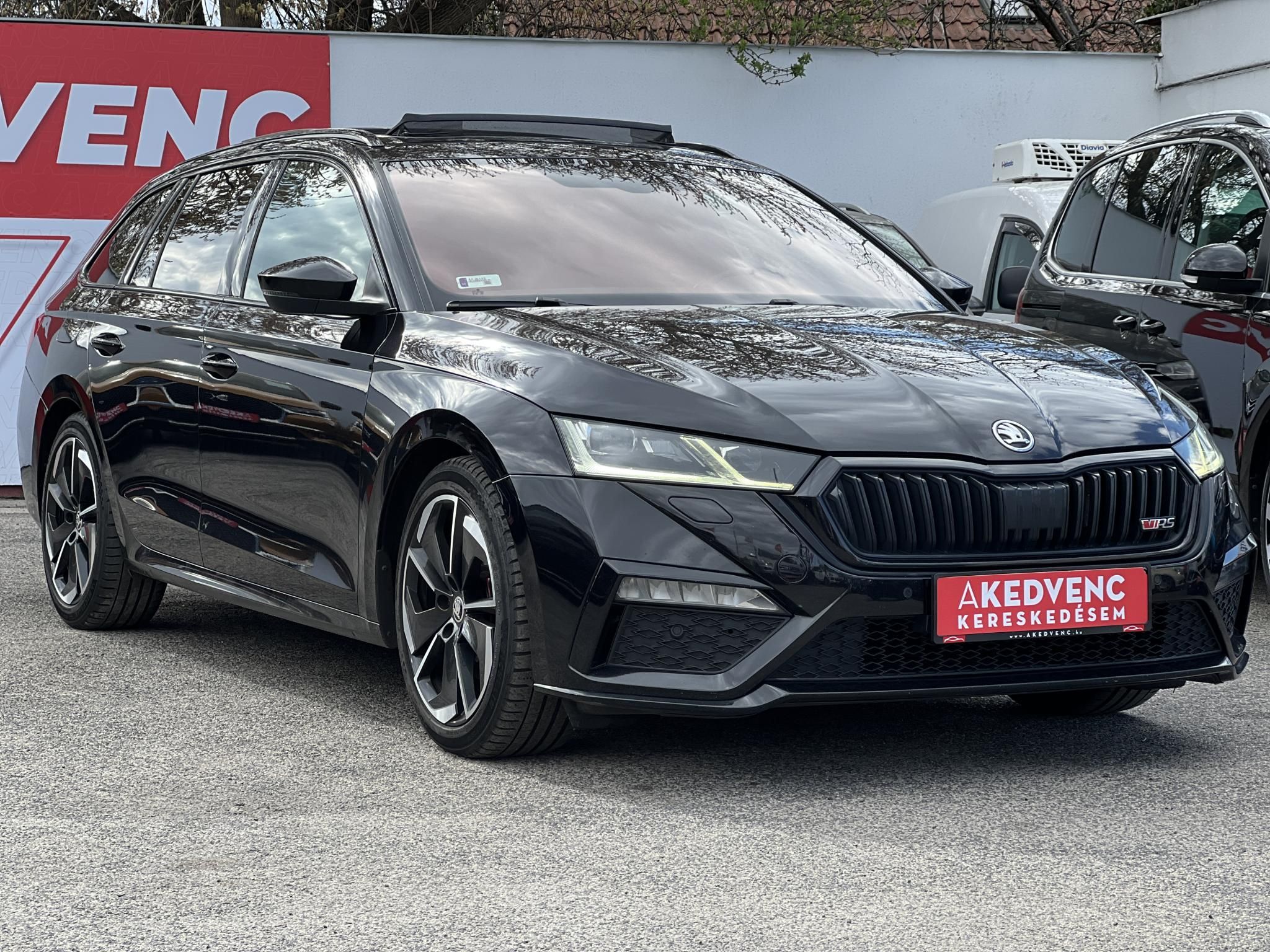 SKODA OCTAVIA Combi 2.0 TDI SCR RS DSG Magyarországi. Gyári fényezés. Végig vezetett szervizkönyv!