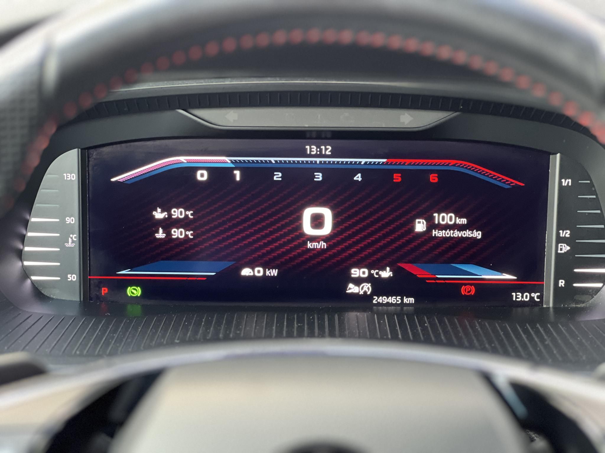 SKODA OCTAVIA Combi 2.0 TDI SCR RS DSG Magyarországi. Gyári fényezés. Végig vezetett szervizkönyv!