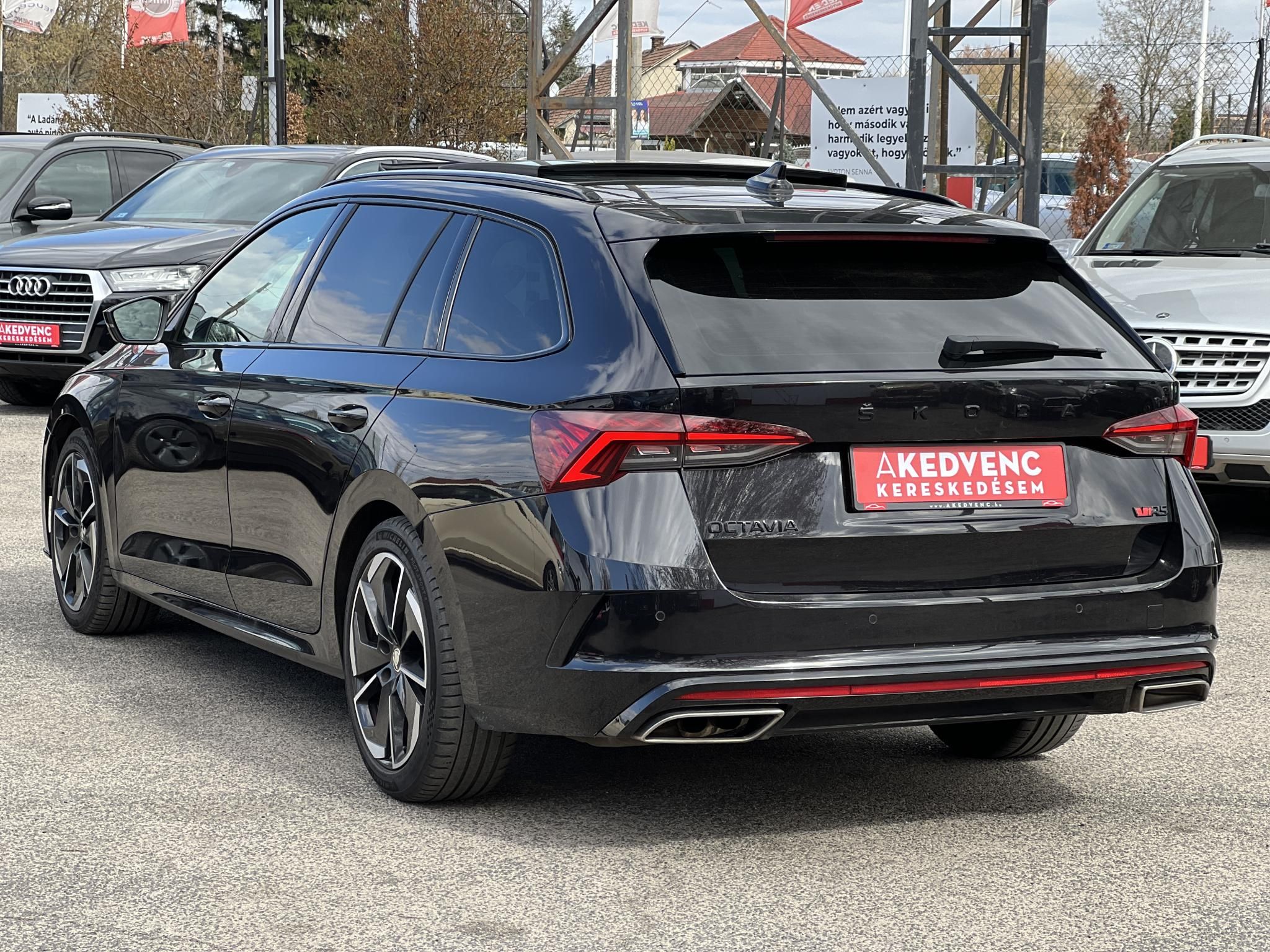 SKODA OCTAVIA Combi 2.0 TDI SCR RS DSG Magyarországi. Gyári fényezés. Végig vezetett szervizkönyv!