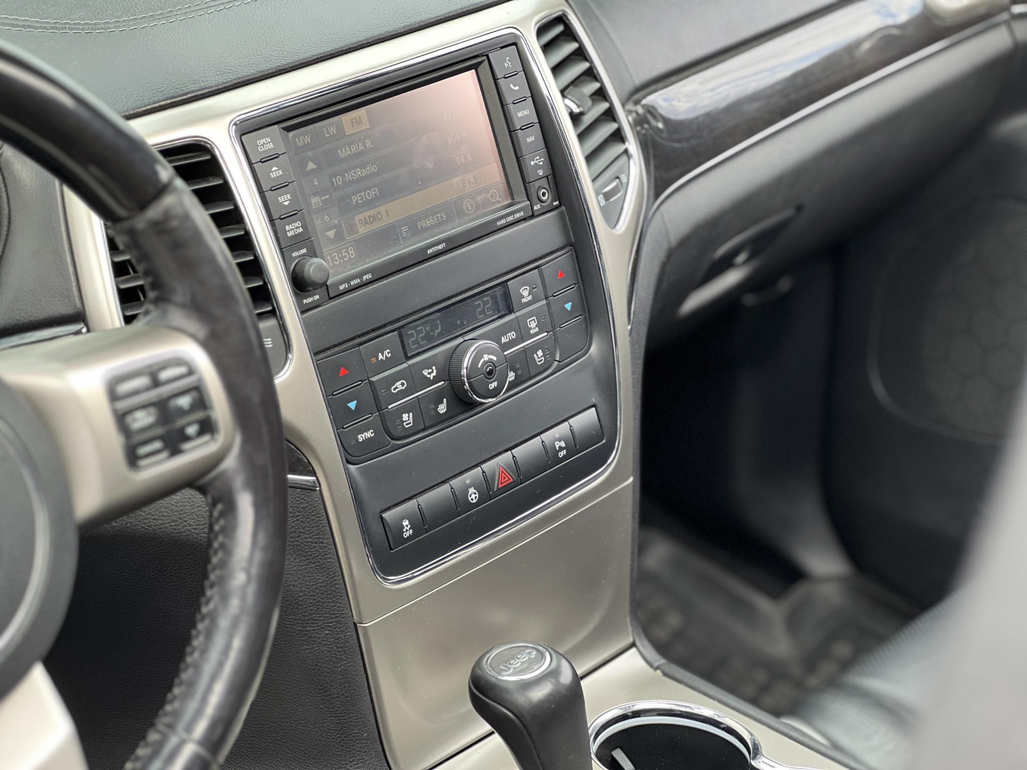 JEEP GRAND CHEROKEE 3.0 V6 CRD Overland (Automata) Xenon Memória Üléshűtés Panorámatető Vonóhorog Friss vizsga!