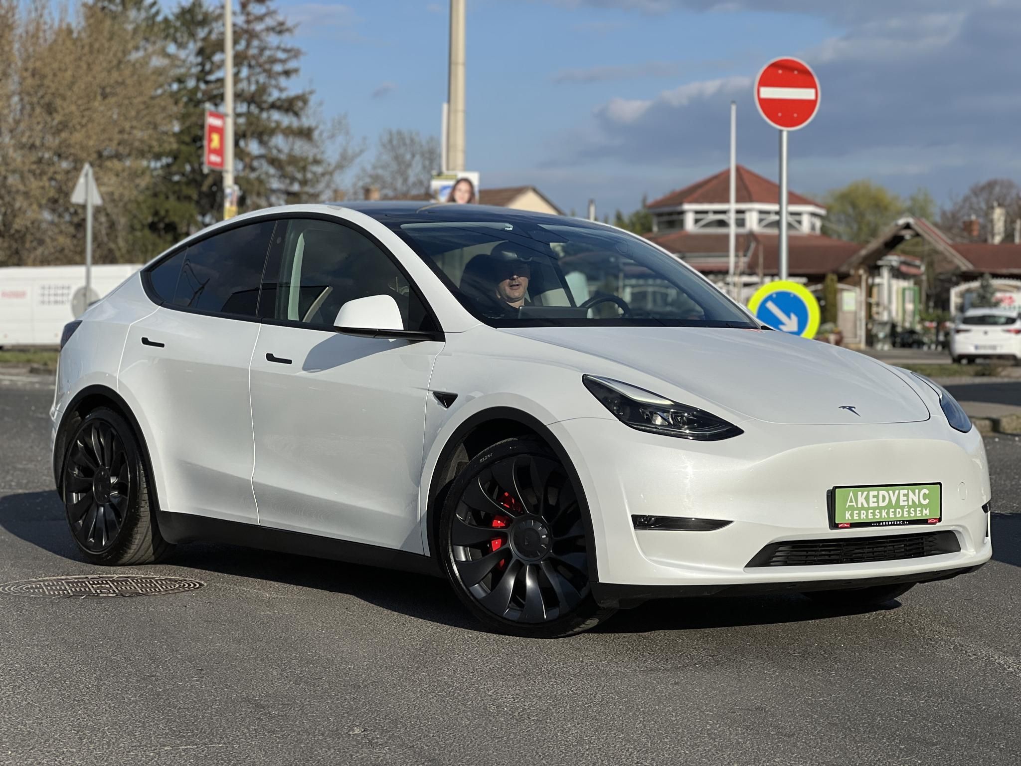 TESLA MODEL Y Performance AWD (Automata) 63e km. AMD Ryzen. mátrix LED. hőszivattyú. garanciális 2030-ig!