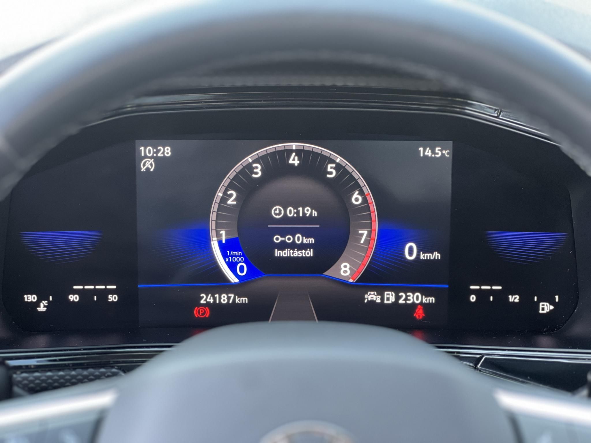 VOLKSWAGEN T-CROSS 1.0 TSI Life 24e km. M.o.-i. sérülésmentes. kifogástalan állapot. CARPLAY!