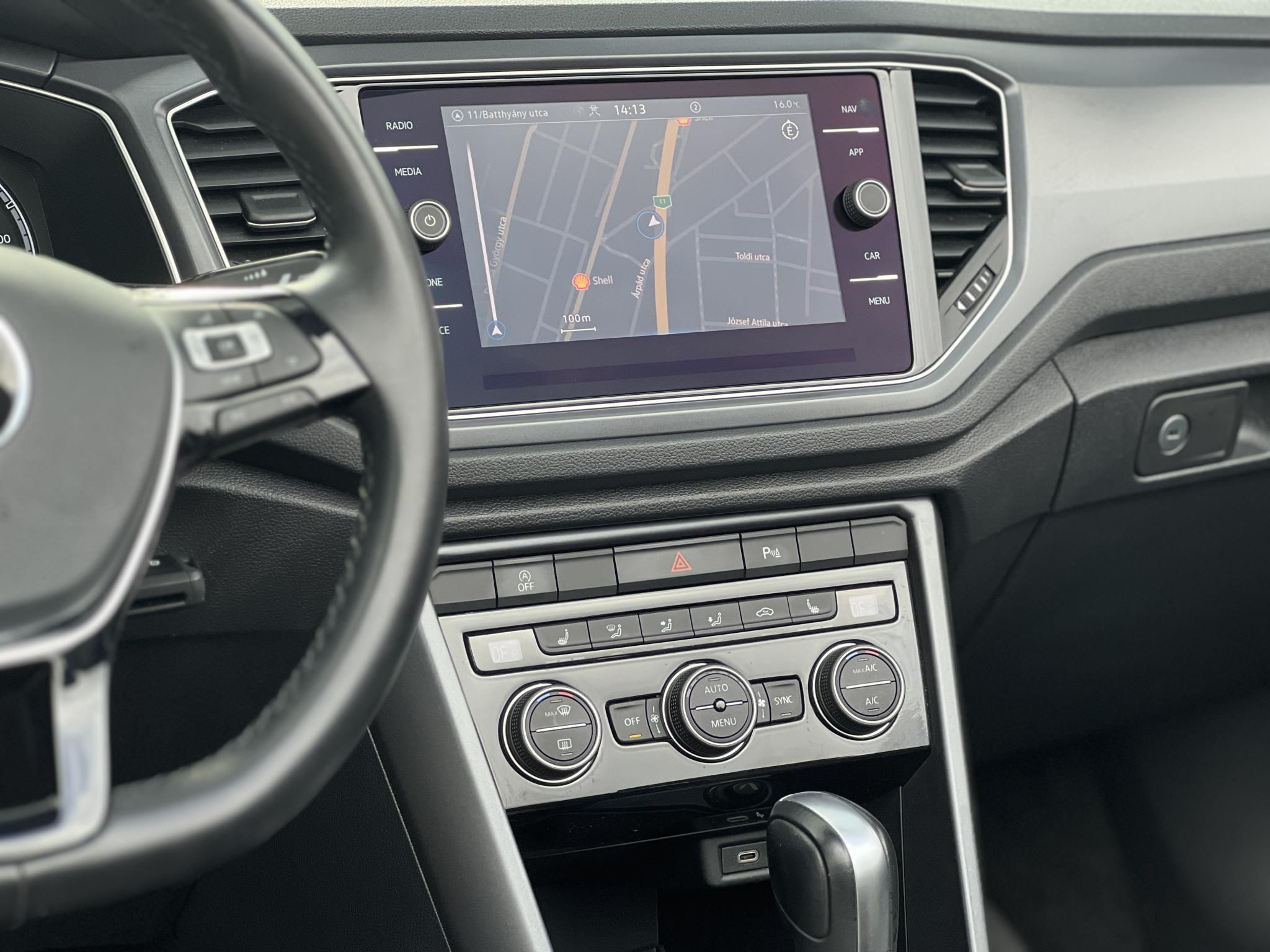 VOLKSWAGEN T-ROC Cabrio 1.5 TSI ACT Style DSG 39e km. Magyarországi. Márkaszervizelt. Újszerű állapot!