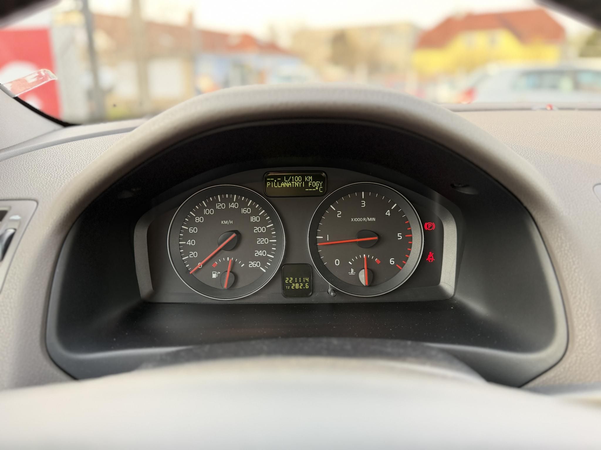 VOLVO V50 1.6 D Momentum Magyarországi. friss műszaki vizsga. vezérlés cserélve!