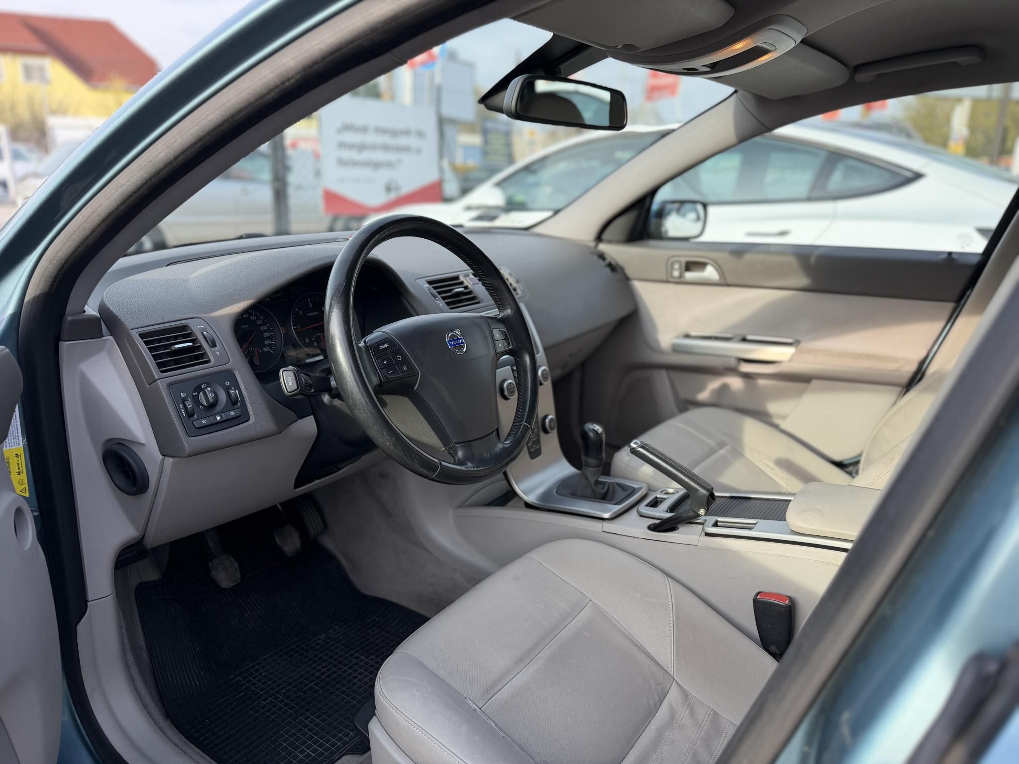 VOLVO V50 1.6 D Momentum Magyarországi. friss műszaki vizsga. vezérlés cserélve!