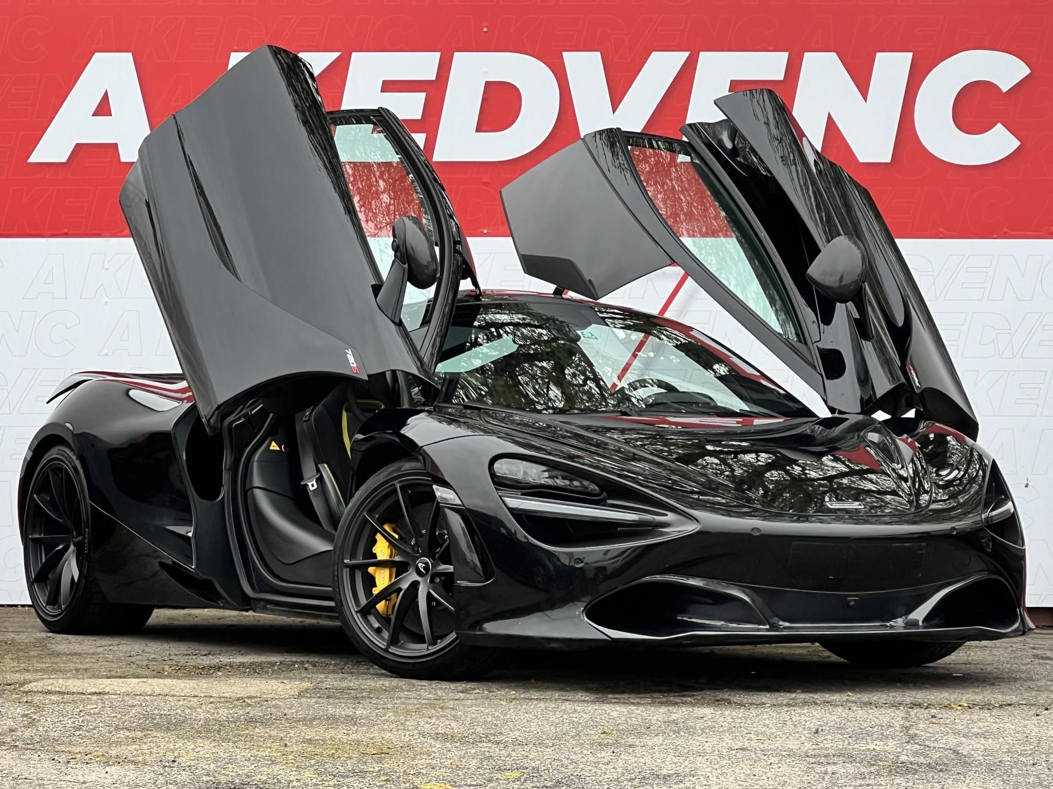 MCLAREN 720S Alcantara belső. carbon pack. Bowers&Wilkins hangrendszer
