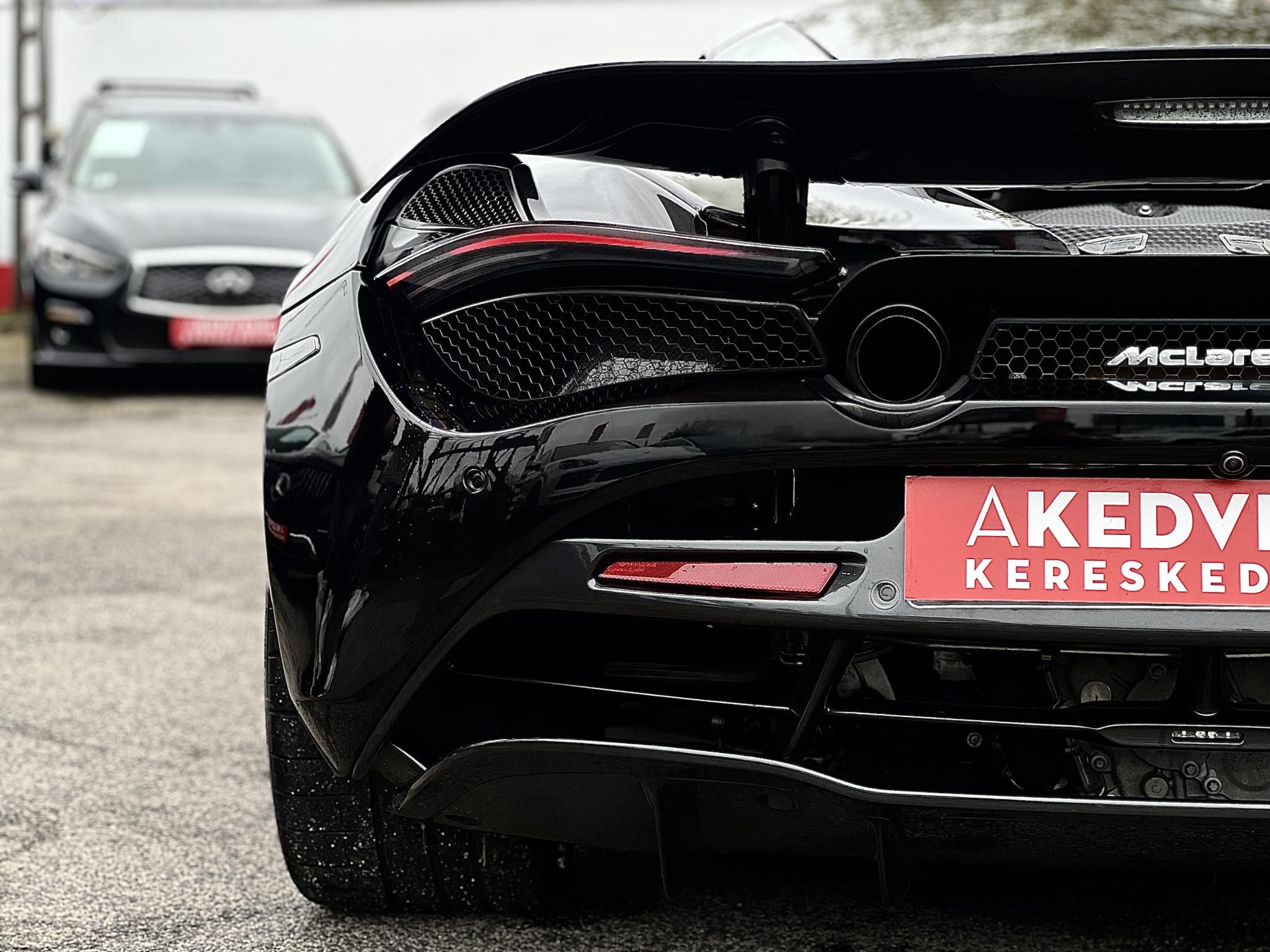 MCLAREN 720S Alcantara belső. carbon pack. Bowers&Wilkins hangrendszer