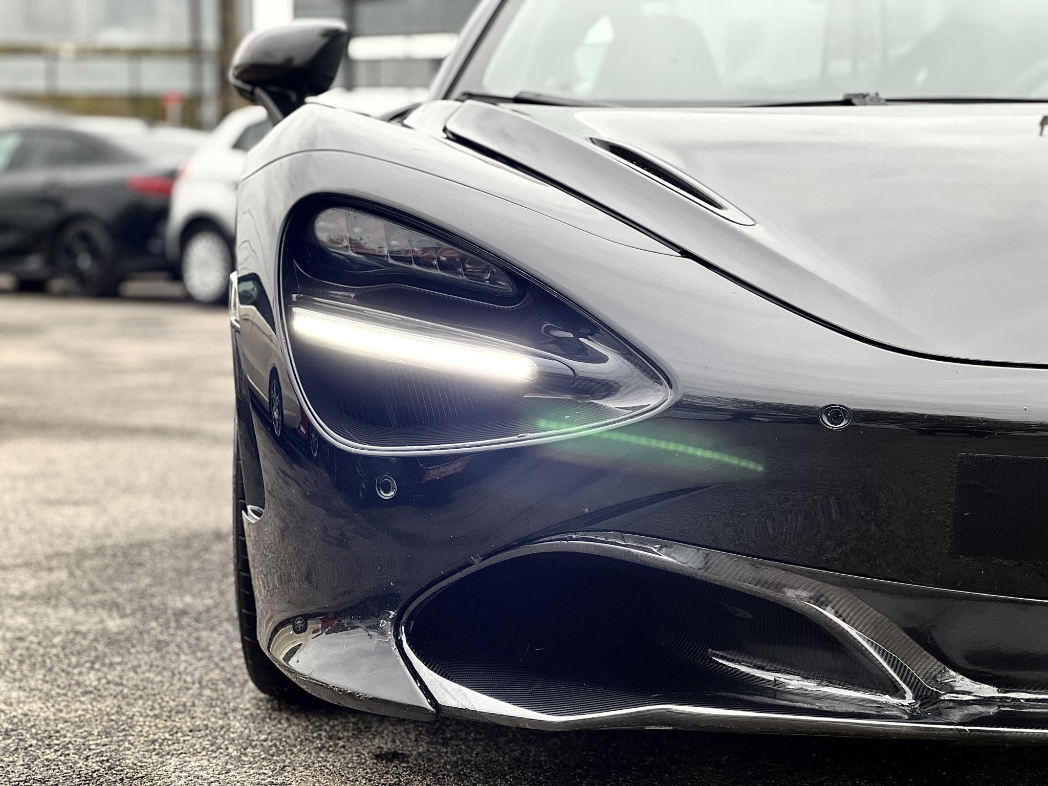 MCLAREN 720S Alcantara belső. carbon pack. Bowers&Wilkins hangrendszer