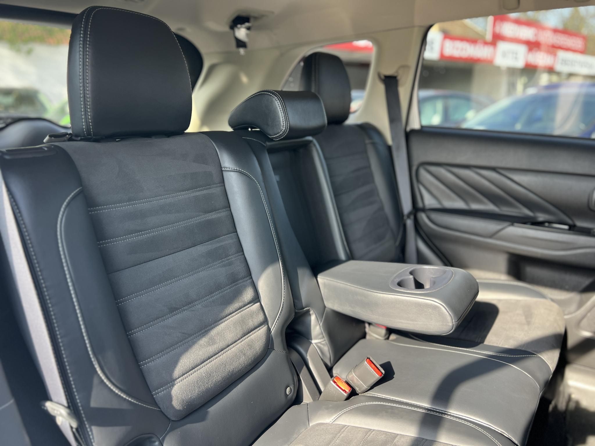 MITSUBISHI OUTLANDER 2.0 PHEV Intense Plus 4WD CVT