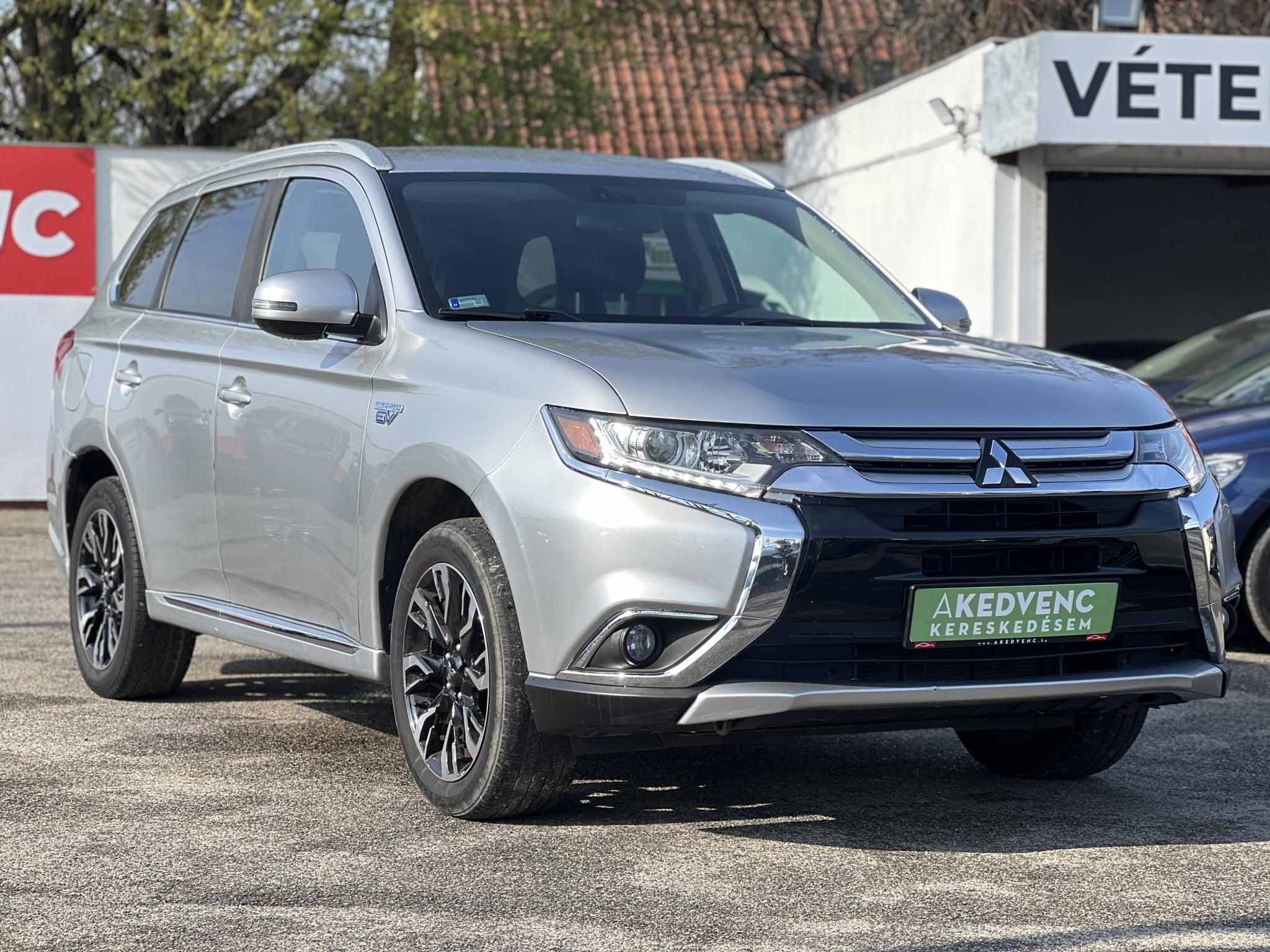 MITSUBISHI OUTLANDER 2.0 PHEV Intense Plus 4WD CVT