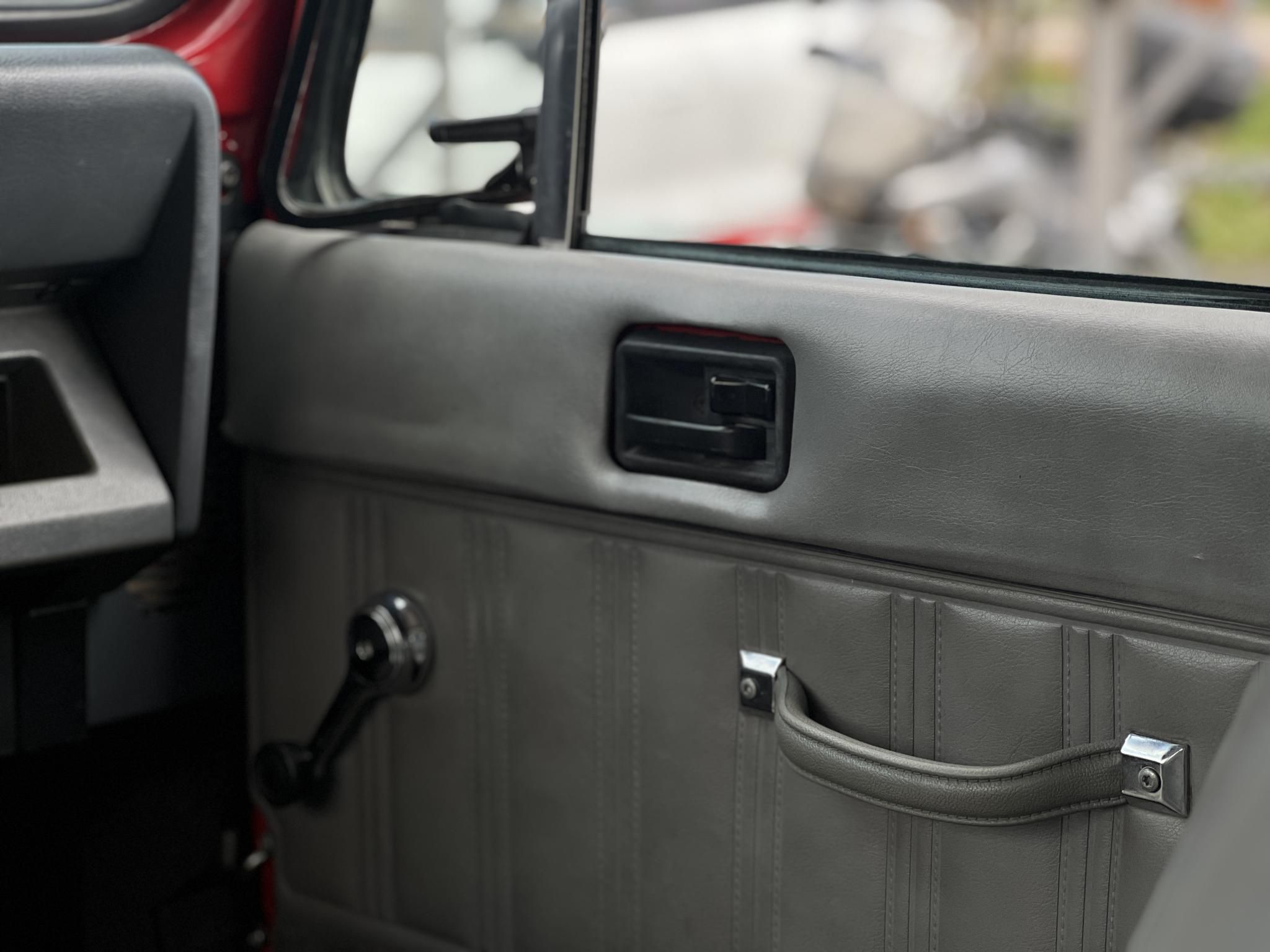 JEEP WRANGLER Hard Top 2.5 Nagyon szép karosszéria. európai kivitel. karbantartott