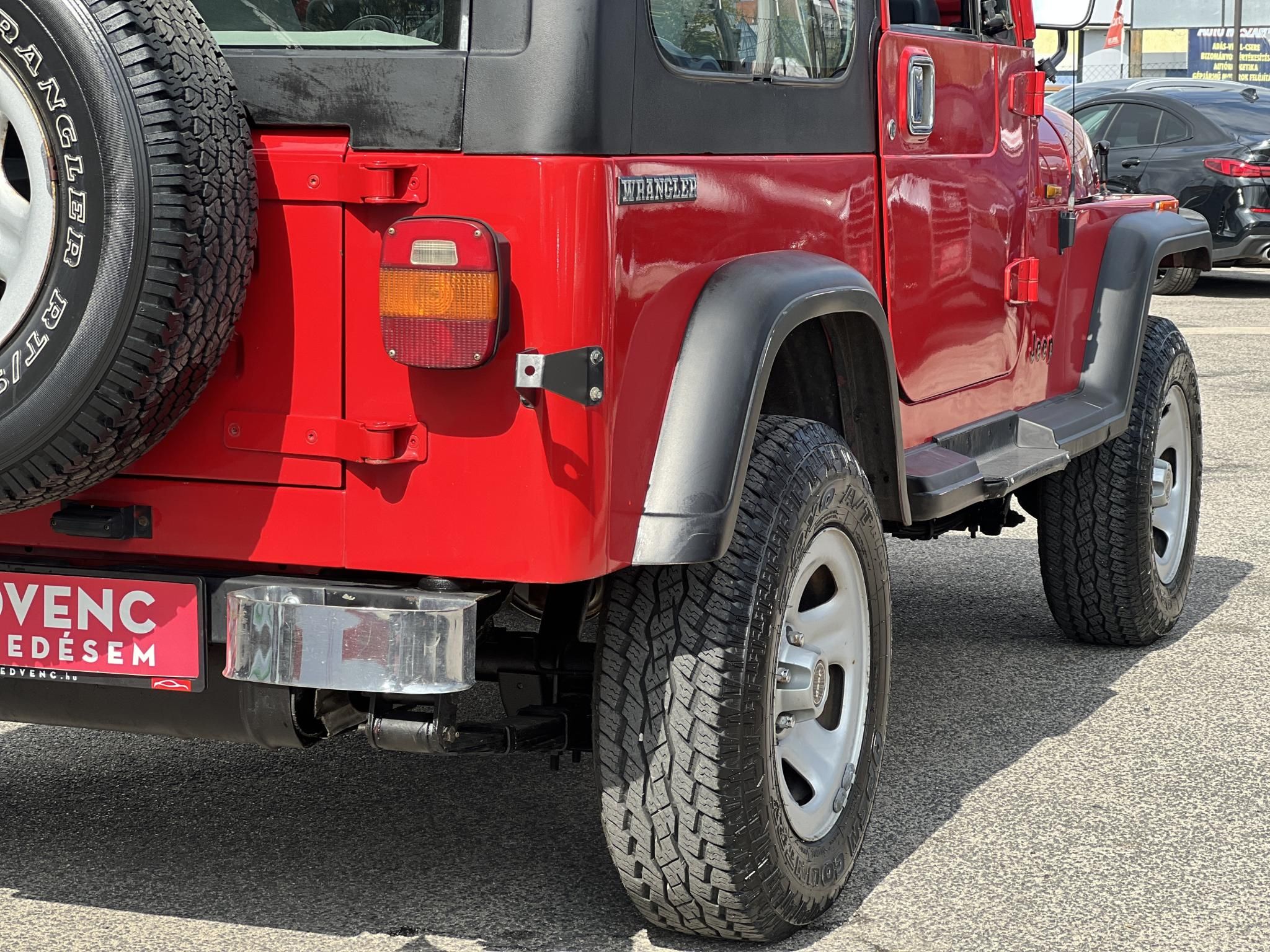 JEEP WRANGLER Hard Top 2.5 Nagyon szép karosszéria. európai kivitel. karbantartott