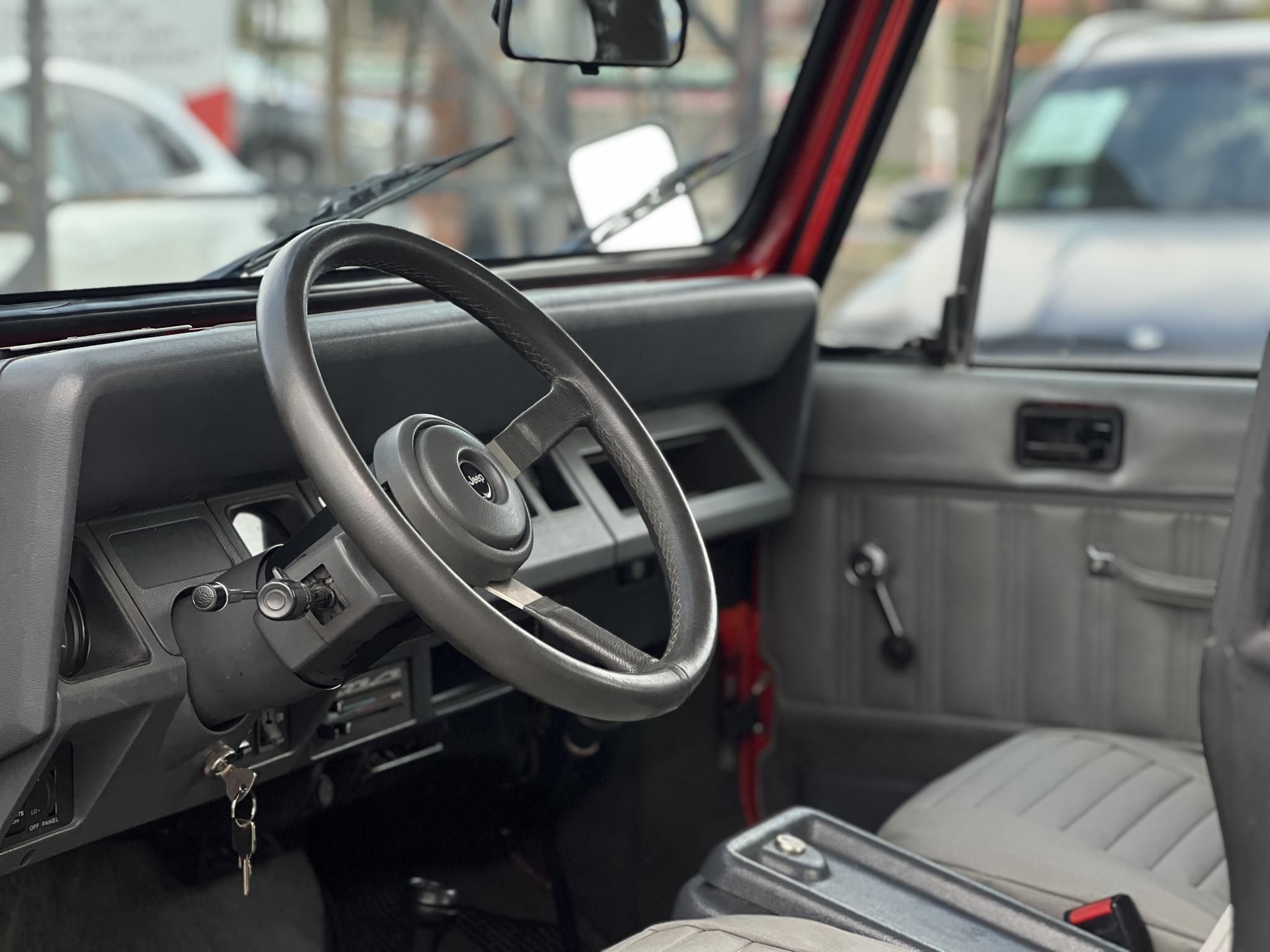 JEEP WRANGLER Hard Top 2.5 Nagyon szép karosszéria. európai kivitel. karbantartott