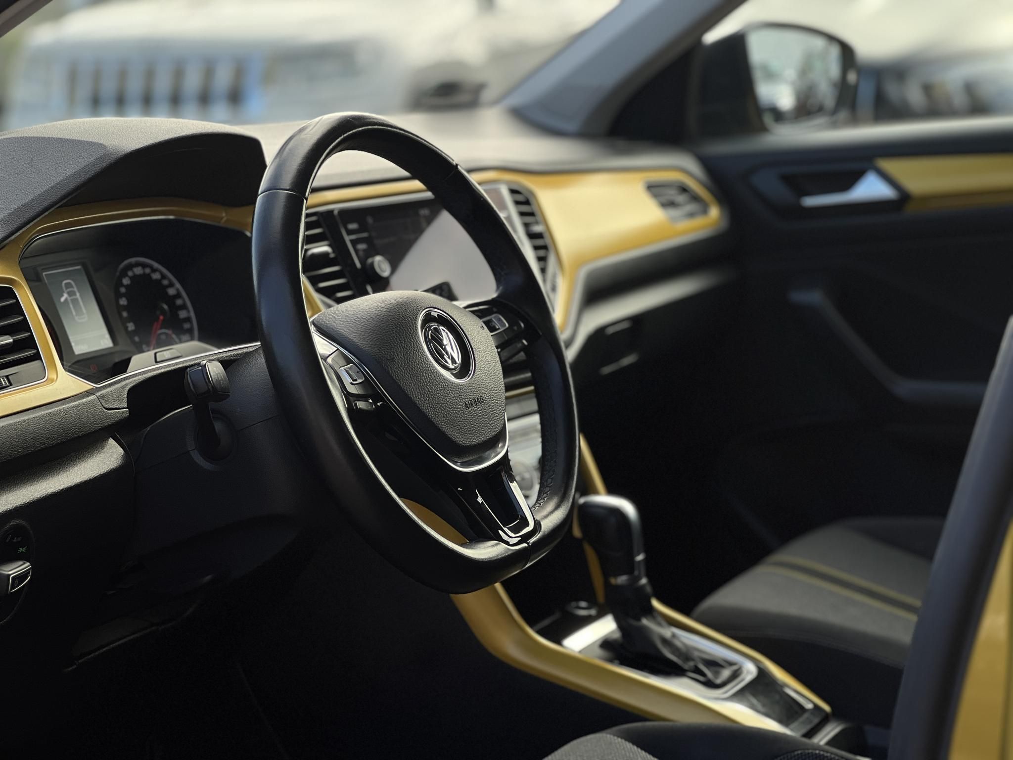 VOLKSWAGEN T-ROC 1.5 TSI ACT Style DSG 140e km. Magyarországi. Friss műszaki vizsga!