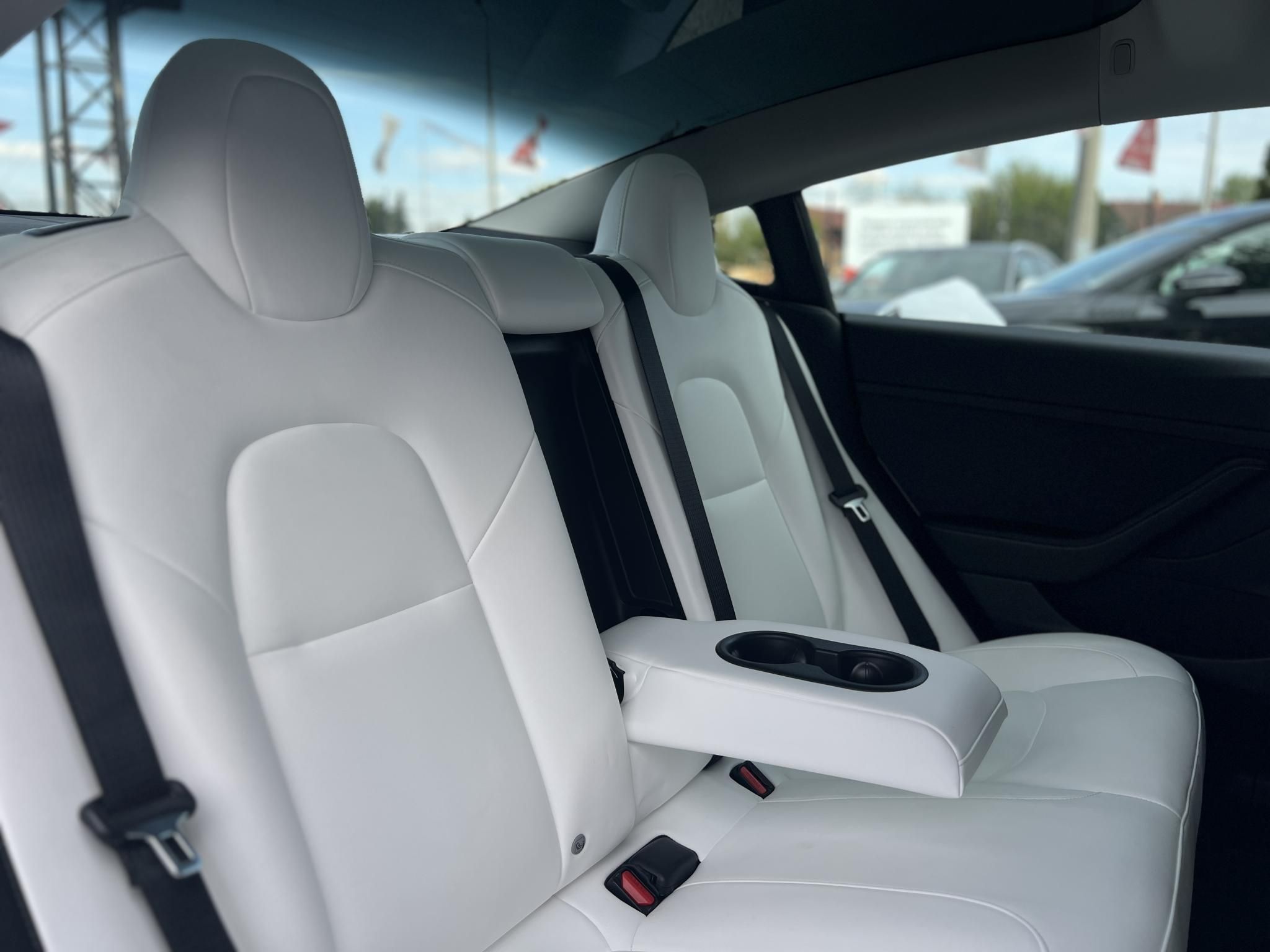 TESLA MODEL 3 Long Range AWD (Automata) 63e km. sérülésmentes. mátrix LED. hőszivattyú. premium hifi. FEHÉR BELSŐ!