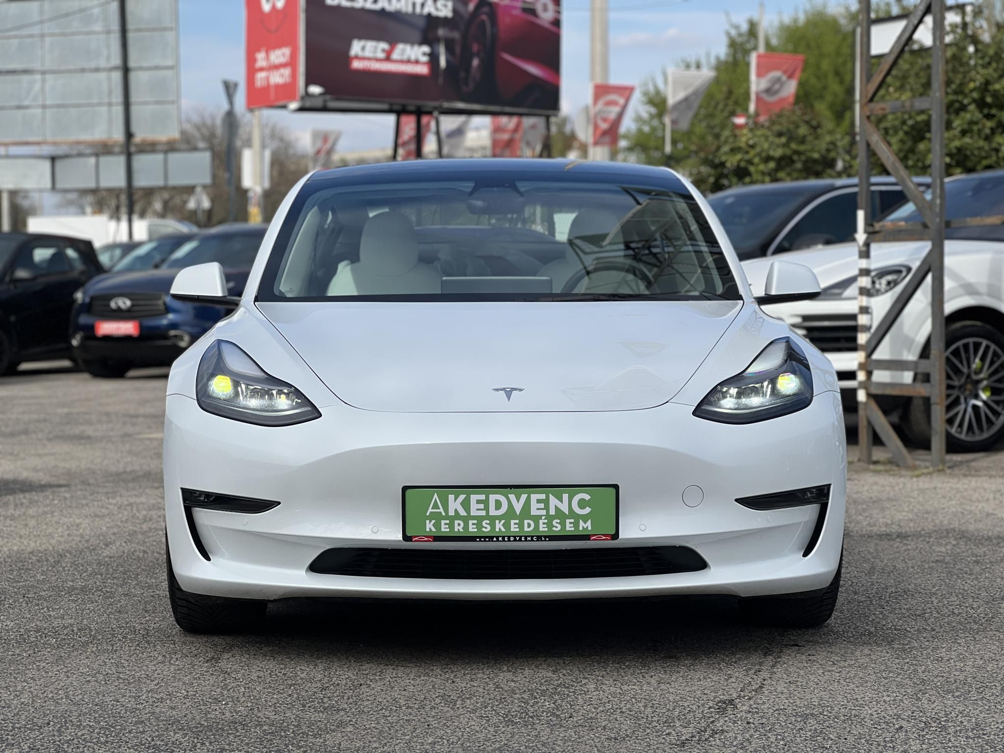 TESLA MODEL 3 Long Range AWD (Automata) 63e km. sérülésmentes. mátrix LED. hőszivattyú. premium hifi. FEHÉR BELSŐ!