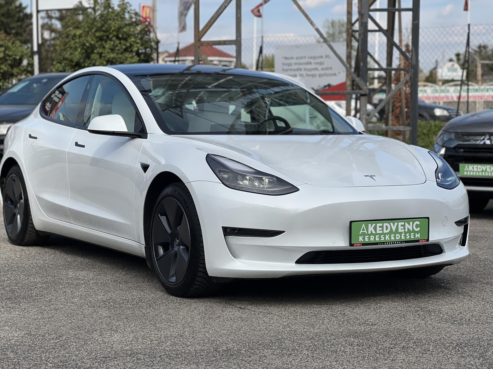 TESLA MODEL 3 Long Range AWD (Automata) 63e km. sérülésmentes. mátrix LED. hőszivattyú. premium hifi. FEHÉR BELSŐ!