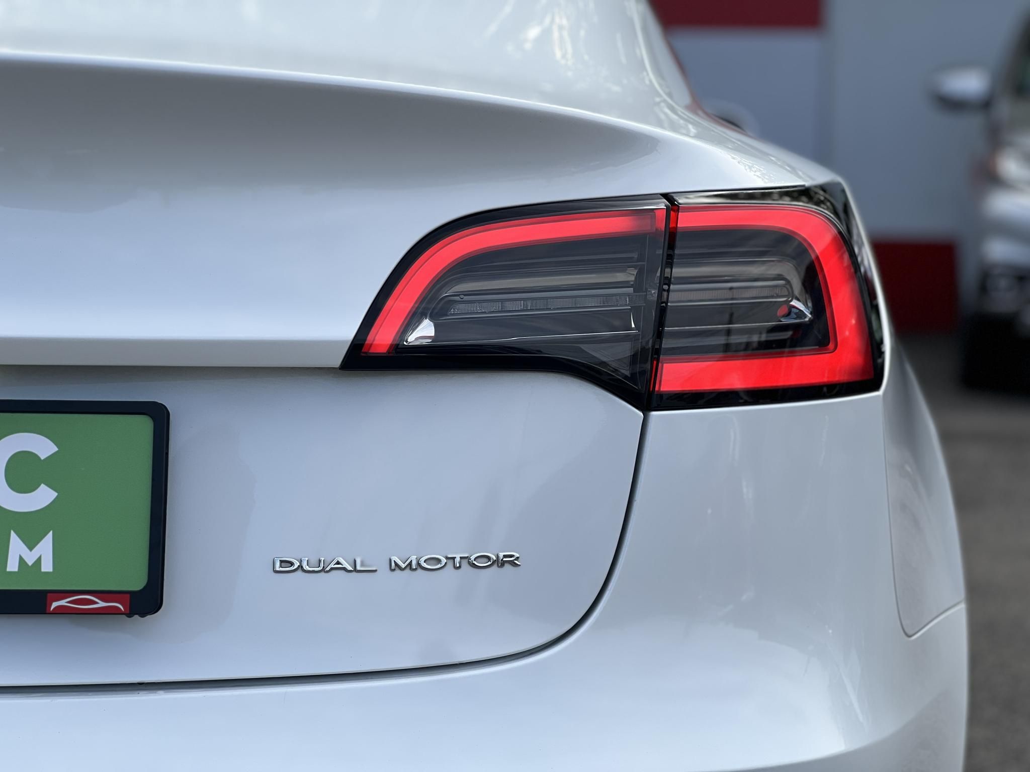 TESLA MODEL 3 Long Range AWD (Automata) 63e km. sérülésmentes. mátrix LED. hőszivattyú. premium hifi. FEHÉR BELSŐ!