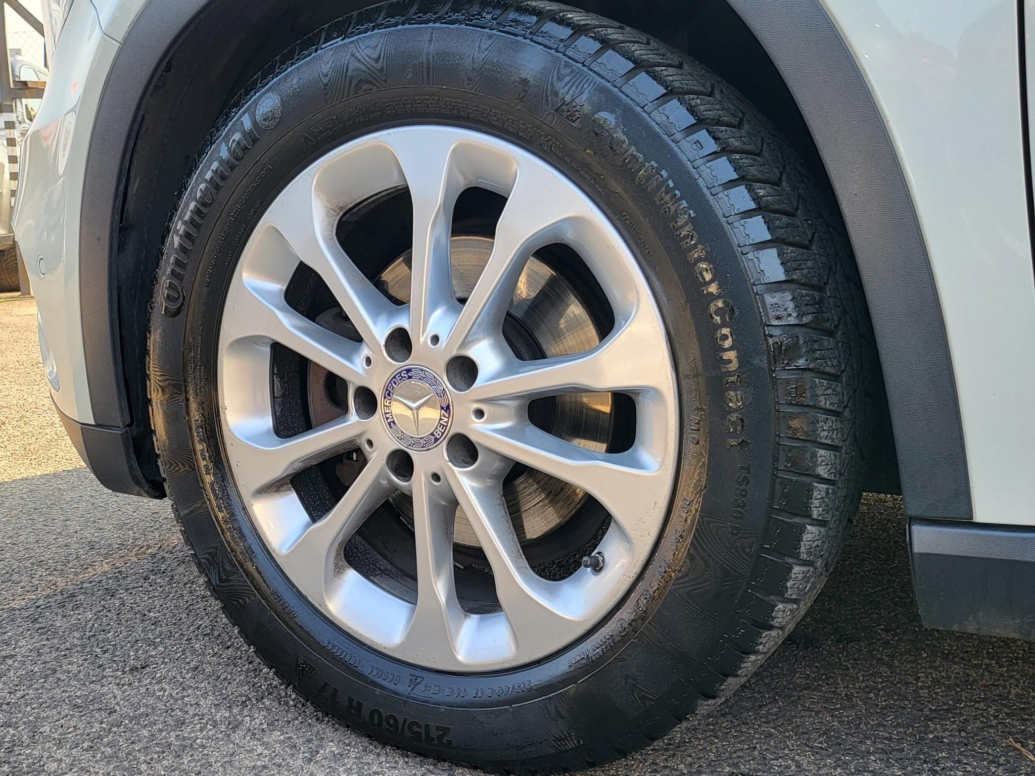 MERCEDES-BENZ GLA 180 d Style 7G-DCT M.o.-i. Bi-xenon Tempomat PDC Ülésfűtés Megkímélt! Szervizelt!